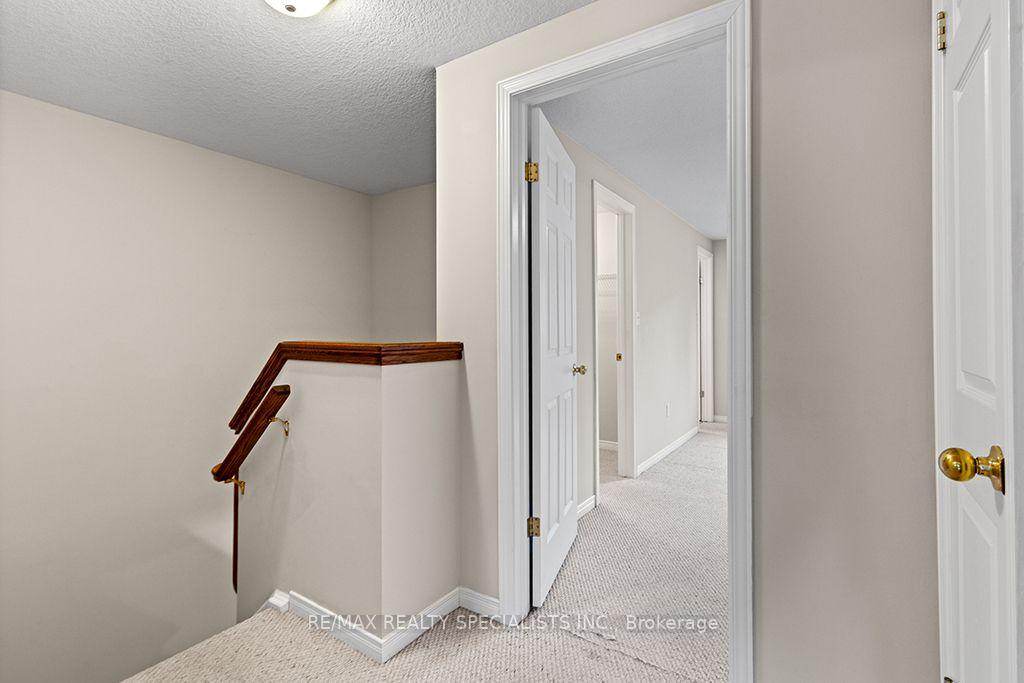 Photo 17 of 292 Briarmeadow Drive, Kitchener, Idlewood — HOMEH