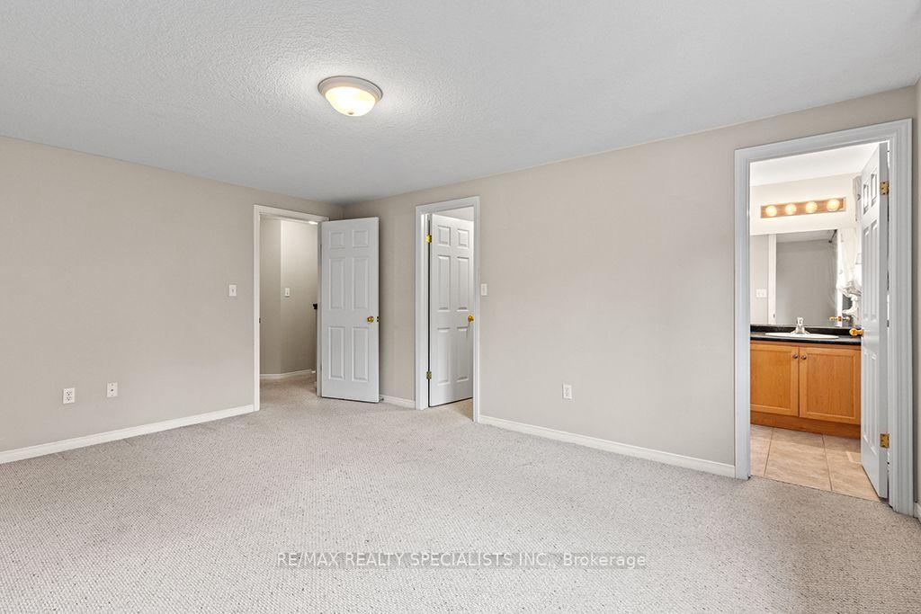 Photo 19 of 292 Briarmeadow Drive, Kitchener, Idlewood — HOMEH