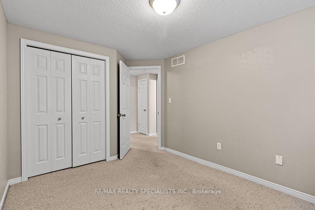 Photo 26 of 292 Briarmeadow Drive, Kitchener, Idlewood — HOMEH