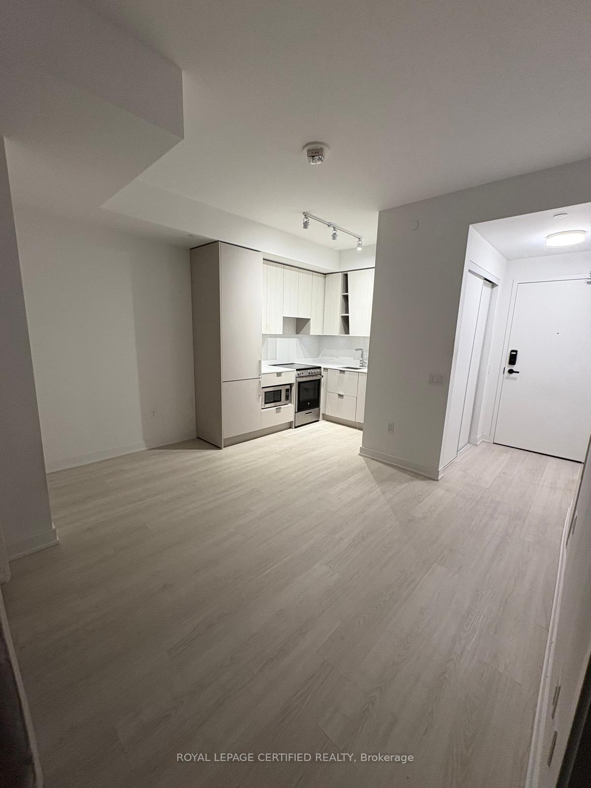 Photo 3 of 3883 Quartz Road, Mississauga, City Centre — HOMEH