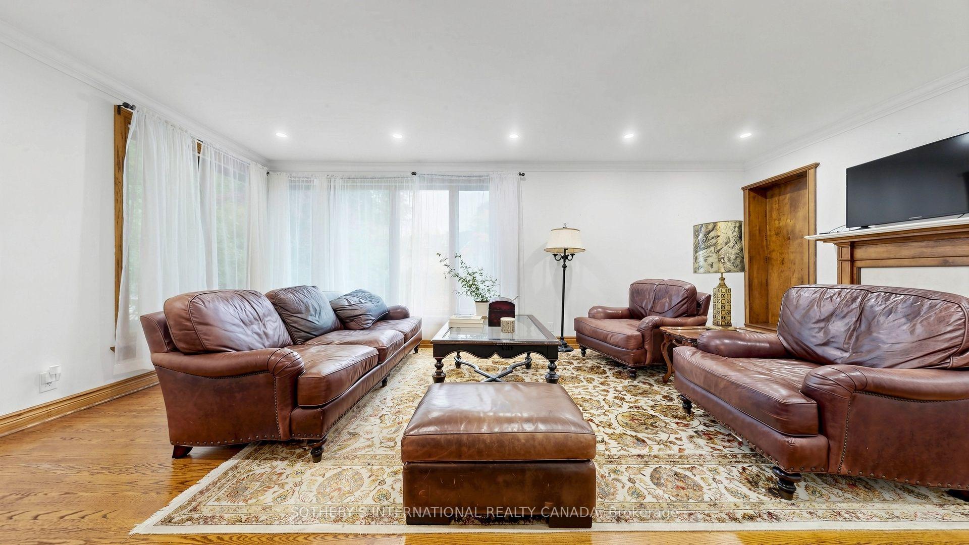 Photo 7 of 54 Plymbridge Road, North York, Bridle Path-Sunnybrook-York Mills — HOMEH