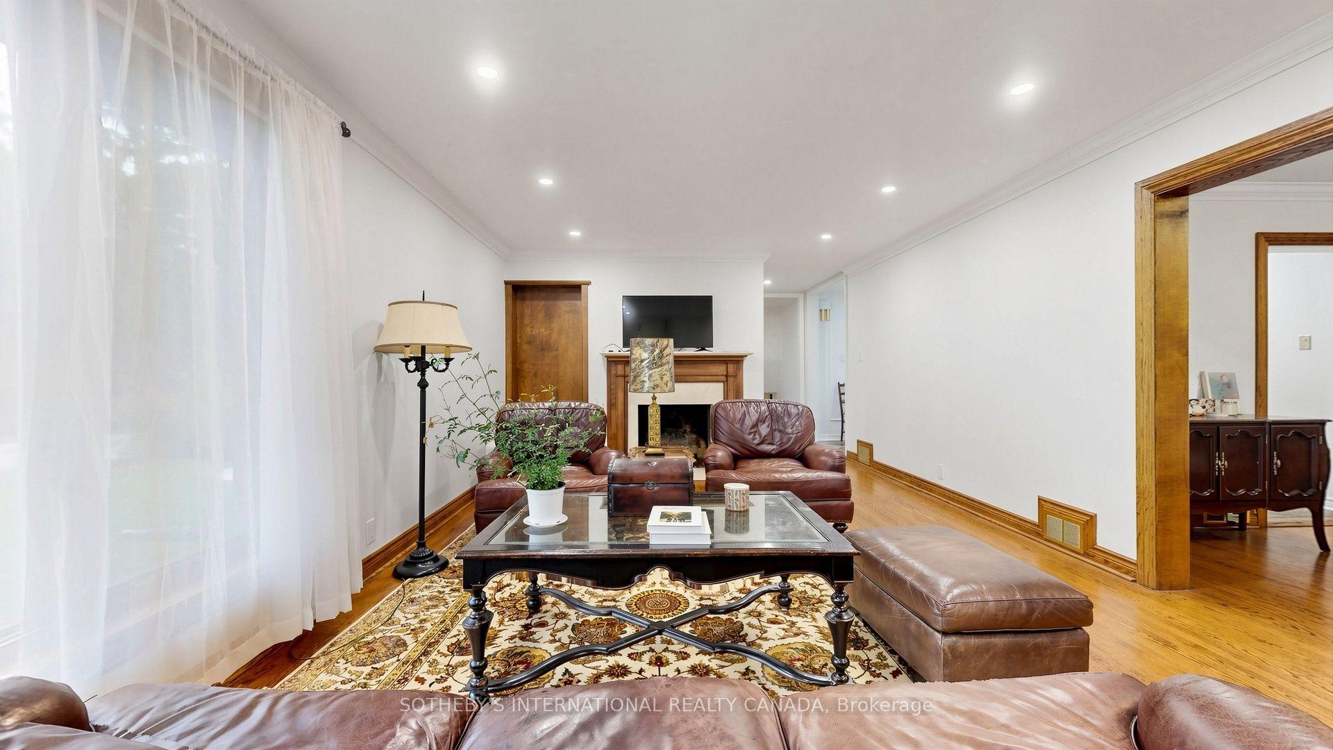 Photo 8 of 54 Plymbridge Road, North York, Bridle Path-Sunnybrook-York Mills — HOMEH