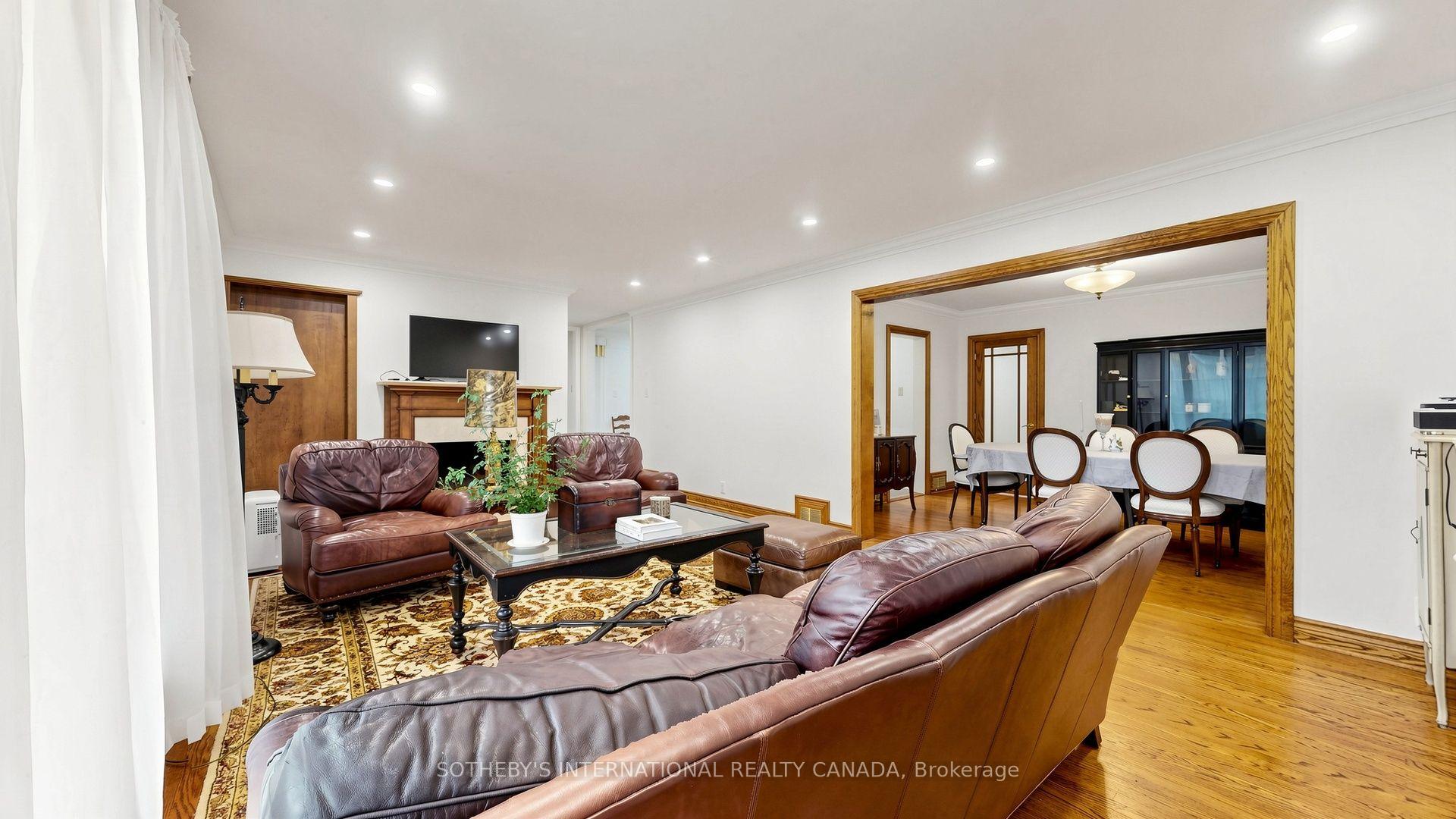 Photo 9 of 54 Plymbridge Road, North York, Bridle Path-Sunnybrook-York Mills — HOMEH