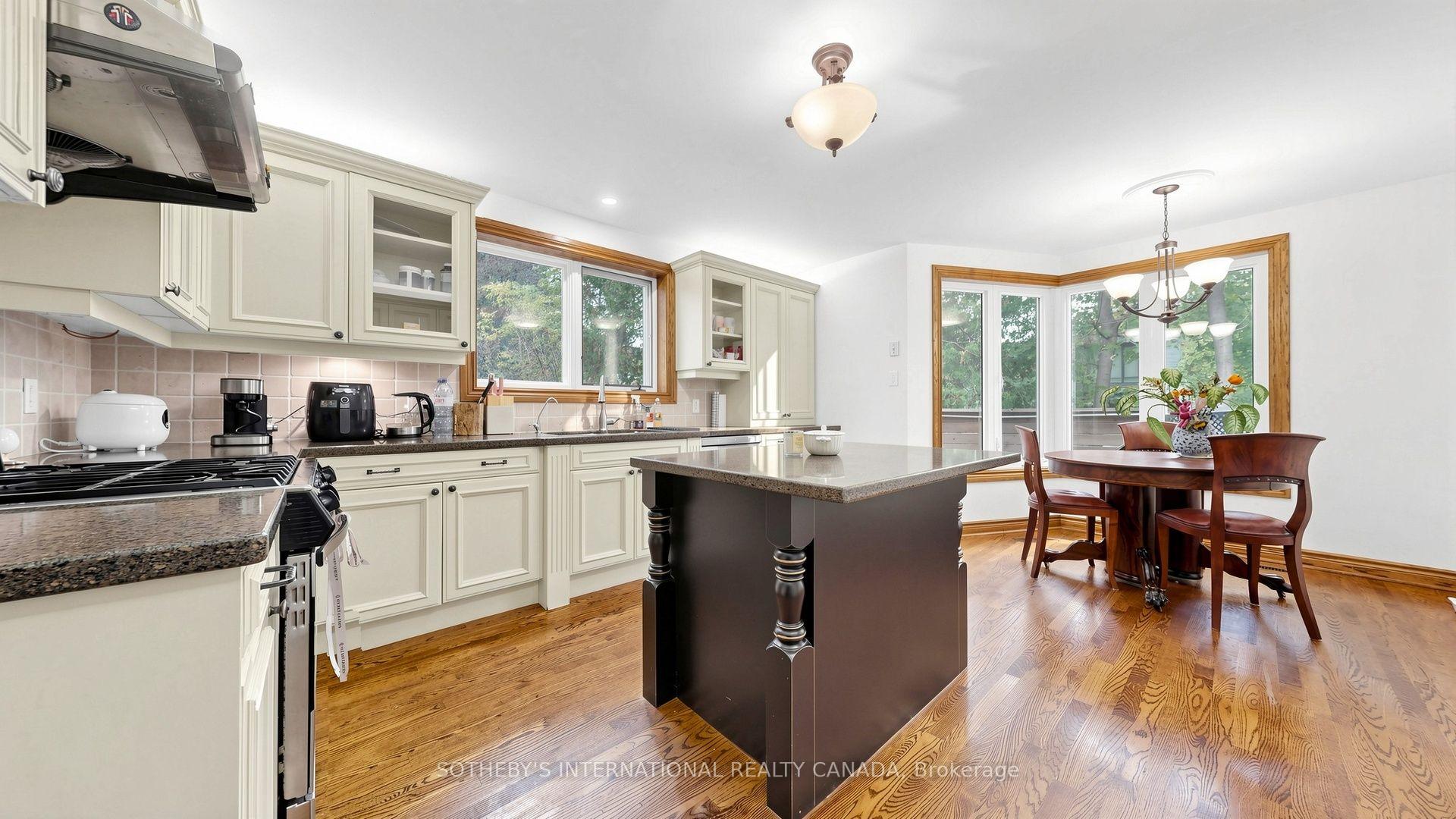 Photo 22 of 54 Plymbridge Road, North York, Bridle Path-Sunnybrook-York Mills — HOMEH
