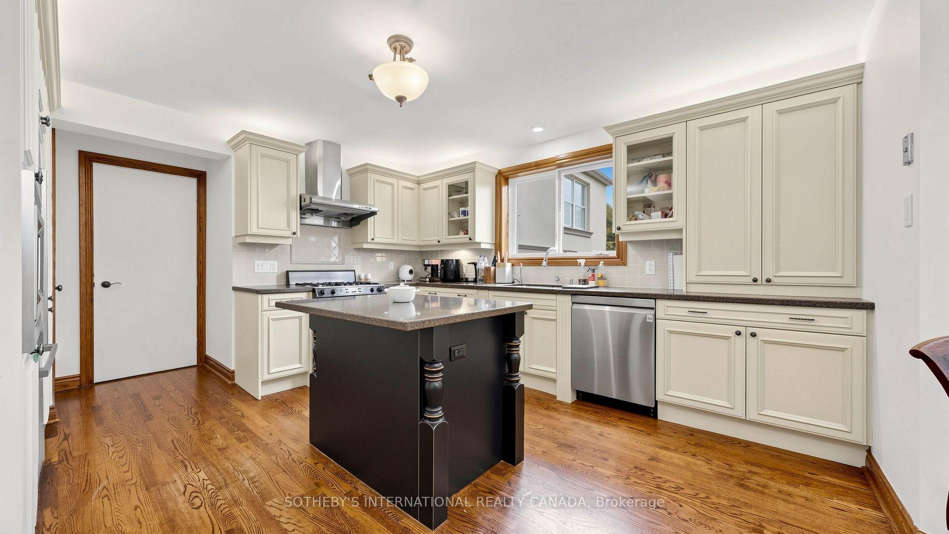Photo 23 of 54 Plymbridge Road, North York, Bridle Path-Sunnybrook-York Mills — HOMEH