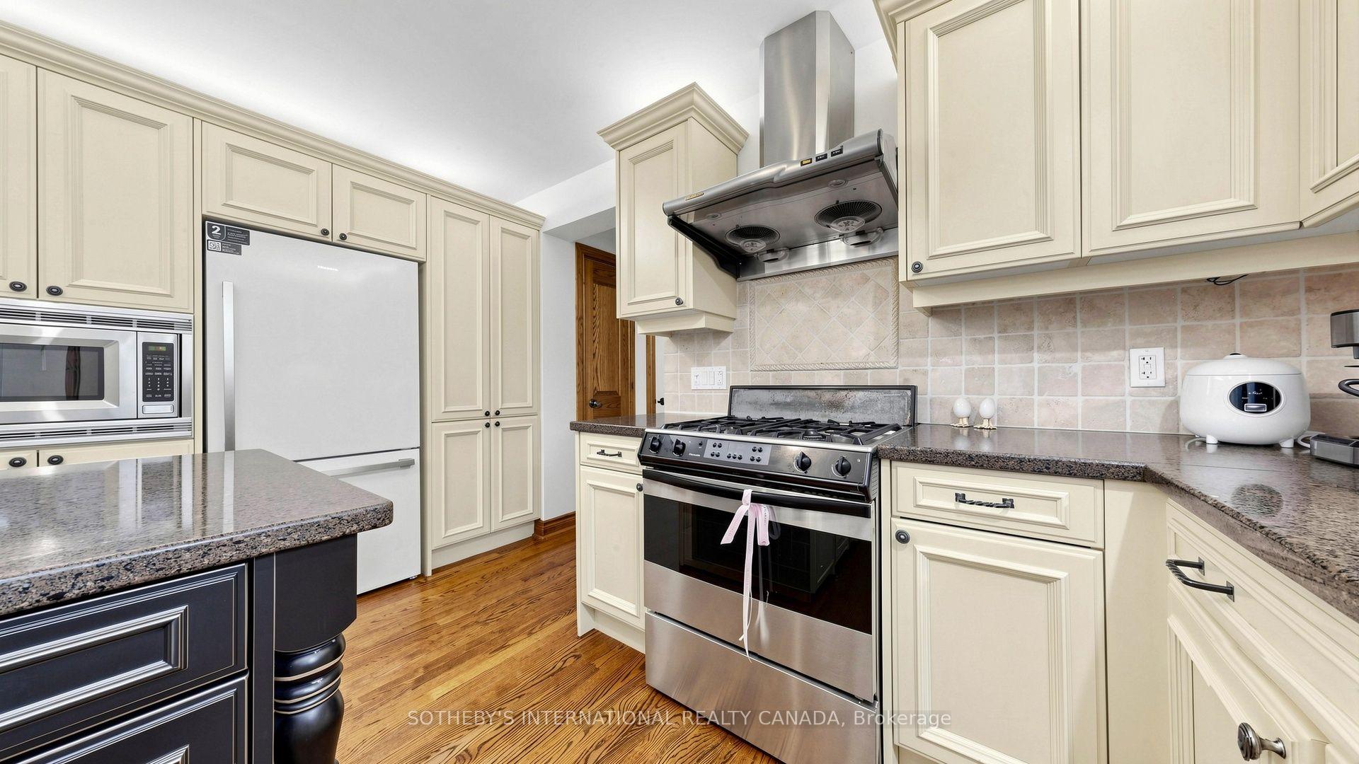 Photo 26 of 54 Plymbridge Road, North York, Bridle Path-Sunnybrook-York Mills — HOMEH