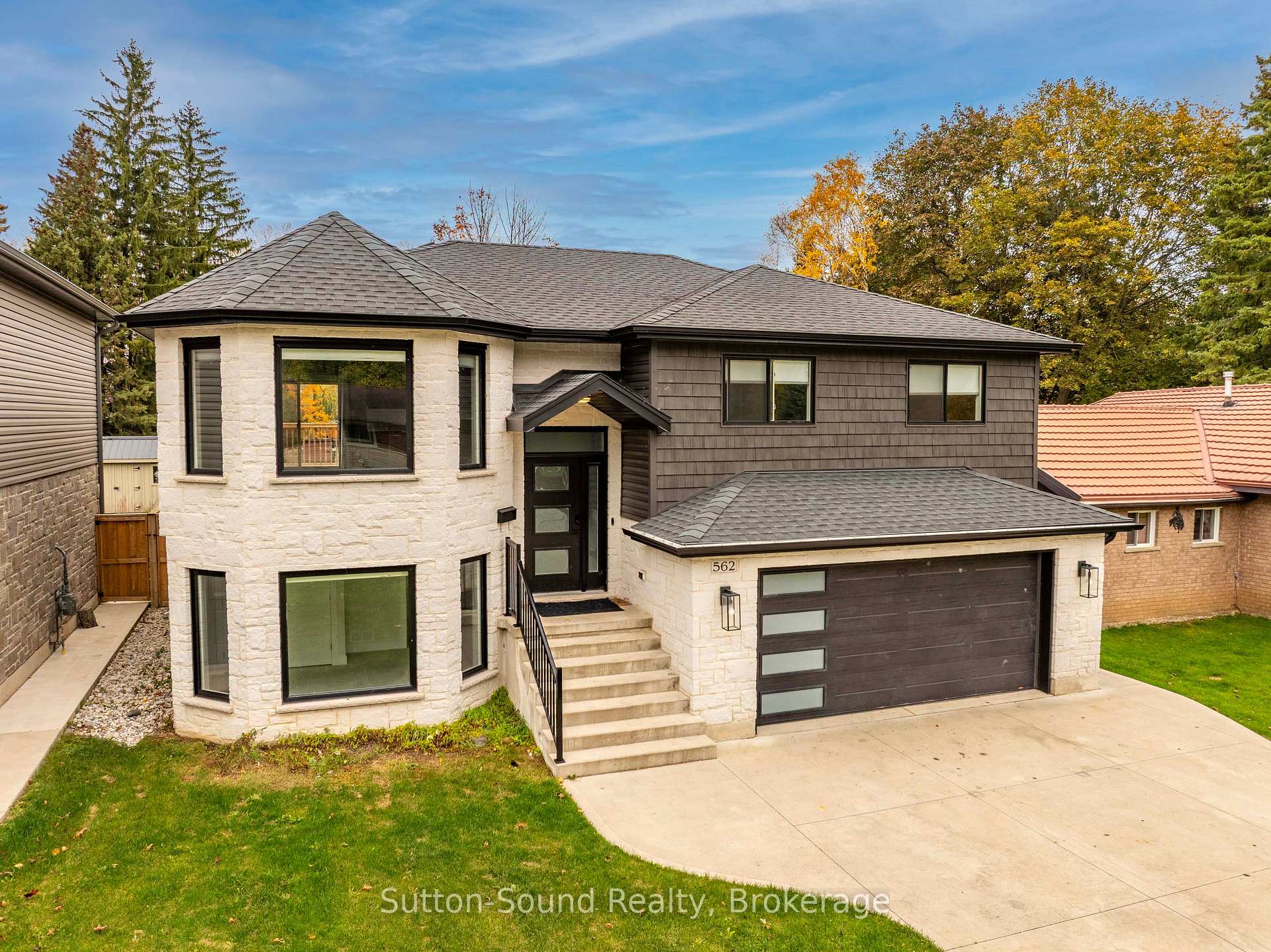 Photo 2 of 562 24th Street W, Owen Sound — HOMEH