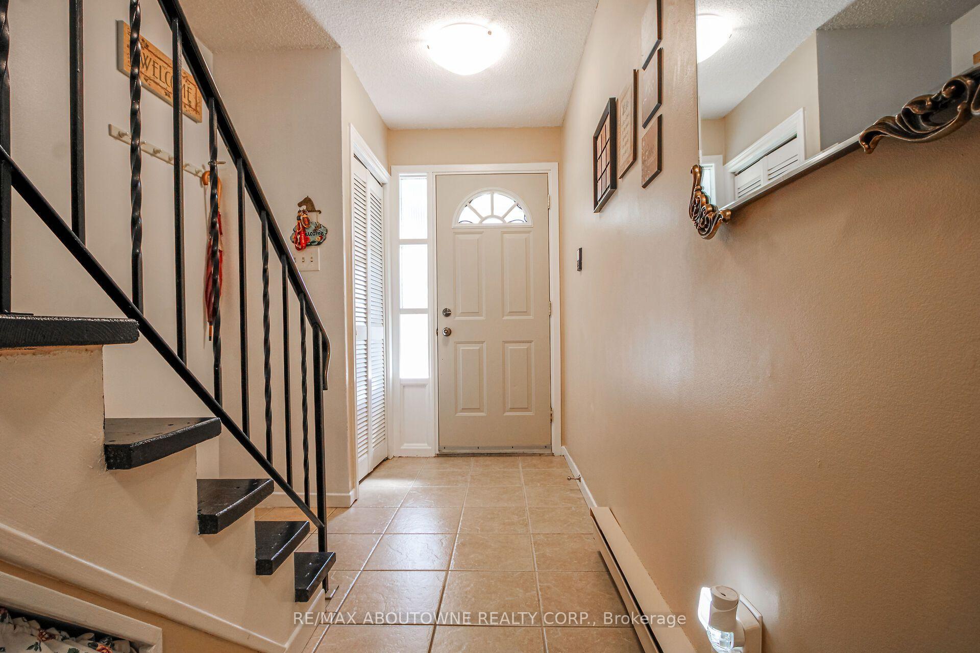 Photo 3 of Unit 50, 2440 Bromsgrove Road, Mississauga, Clarkson — HOMEH
