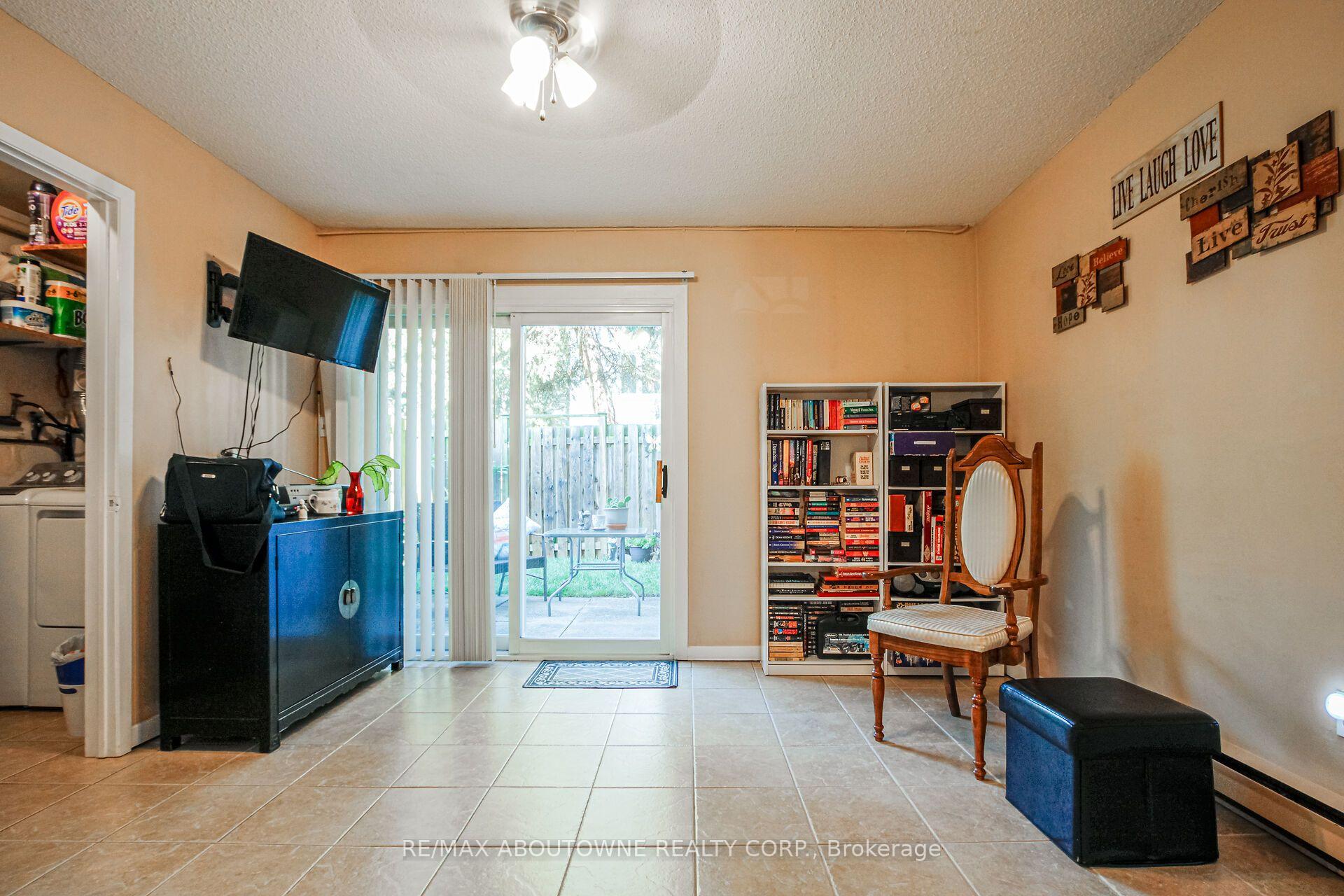 Photo 5 of Unit 50, 2440 Bromsgrove Road, Mississauga, Clarkson — HOMEH