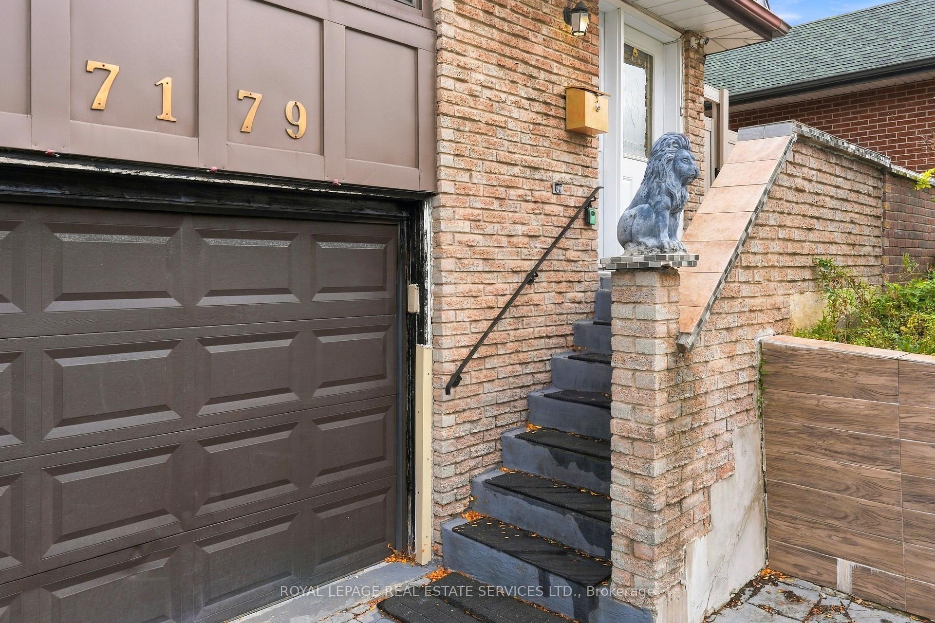 Photo 2 of 7179 Delmonte Crescent, Mississauga, Malton — HOMEH