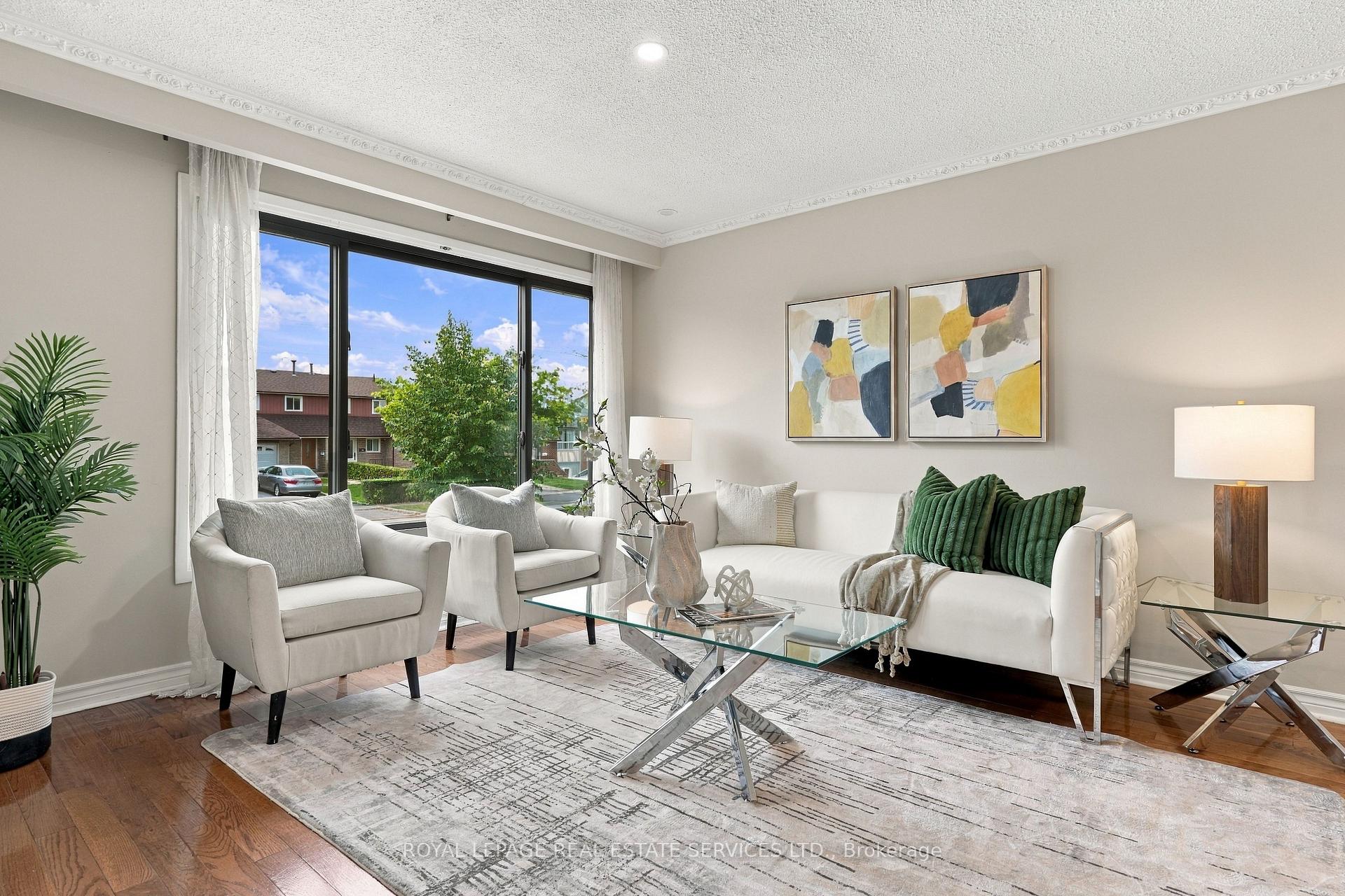 Photo 4 of 7179 Delmonte Crescent, Mississauga, Malton — HOMEH
