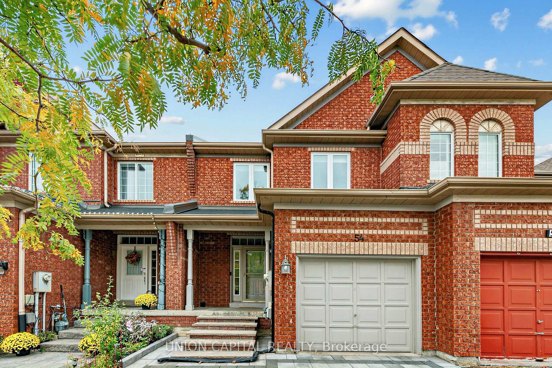 Photo 2 of 54 Maple Meadows Lane, Vaughan, Maple — HOMEH