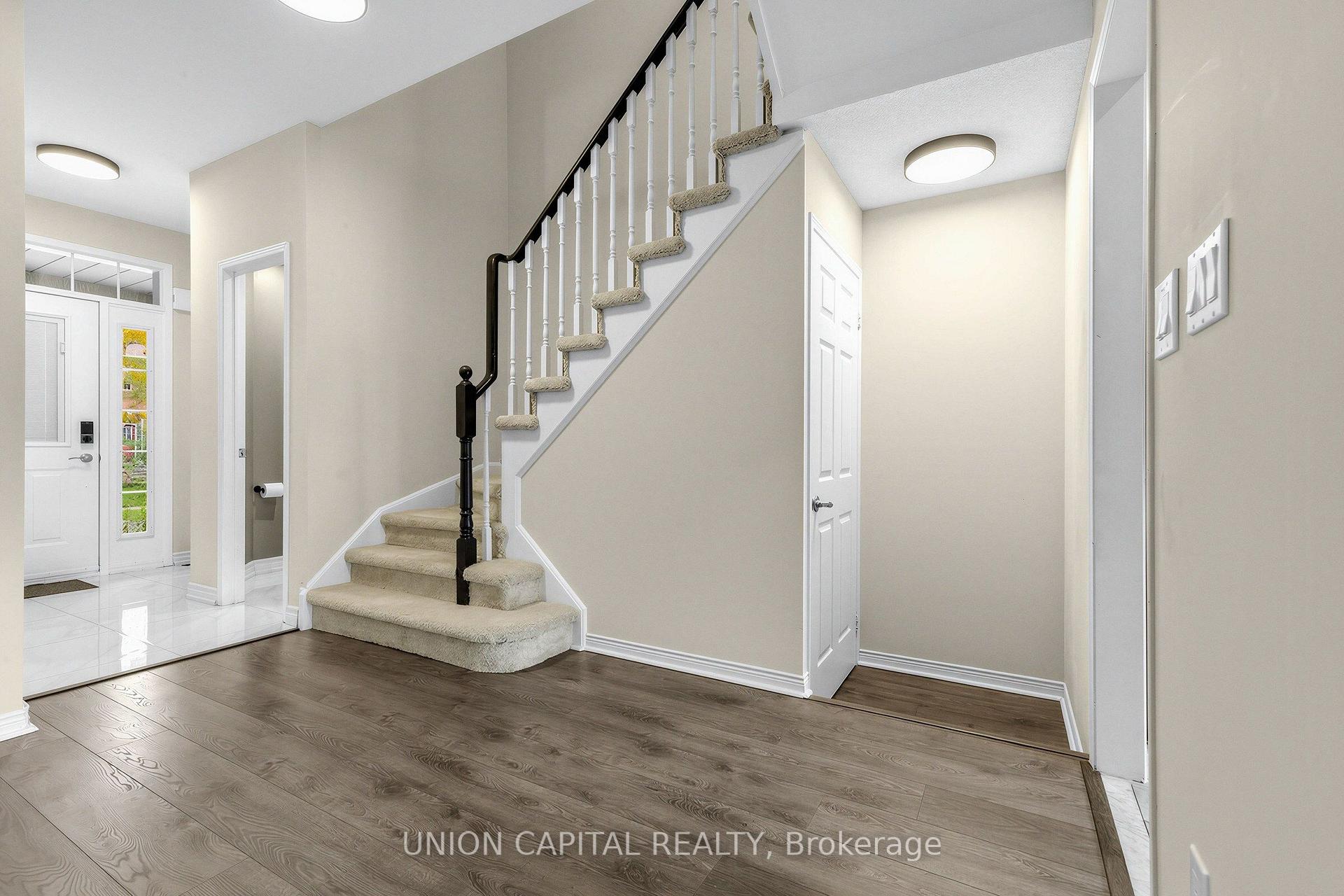 Photo 4 of 54 Maple Meadows Lane, Vaughan, Maple — HOMEH