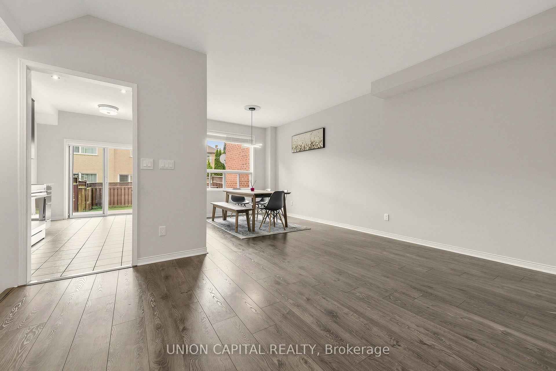 Photo 5 of 54 Maple Meadows Lane, Vaughan, Maple — HOMEH