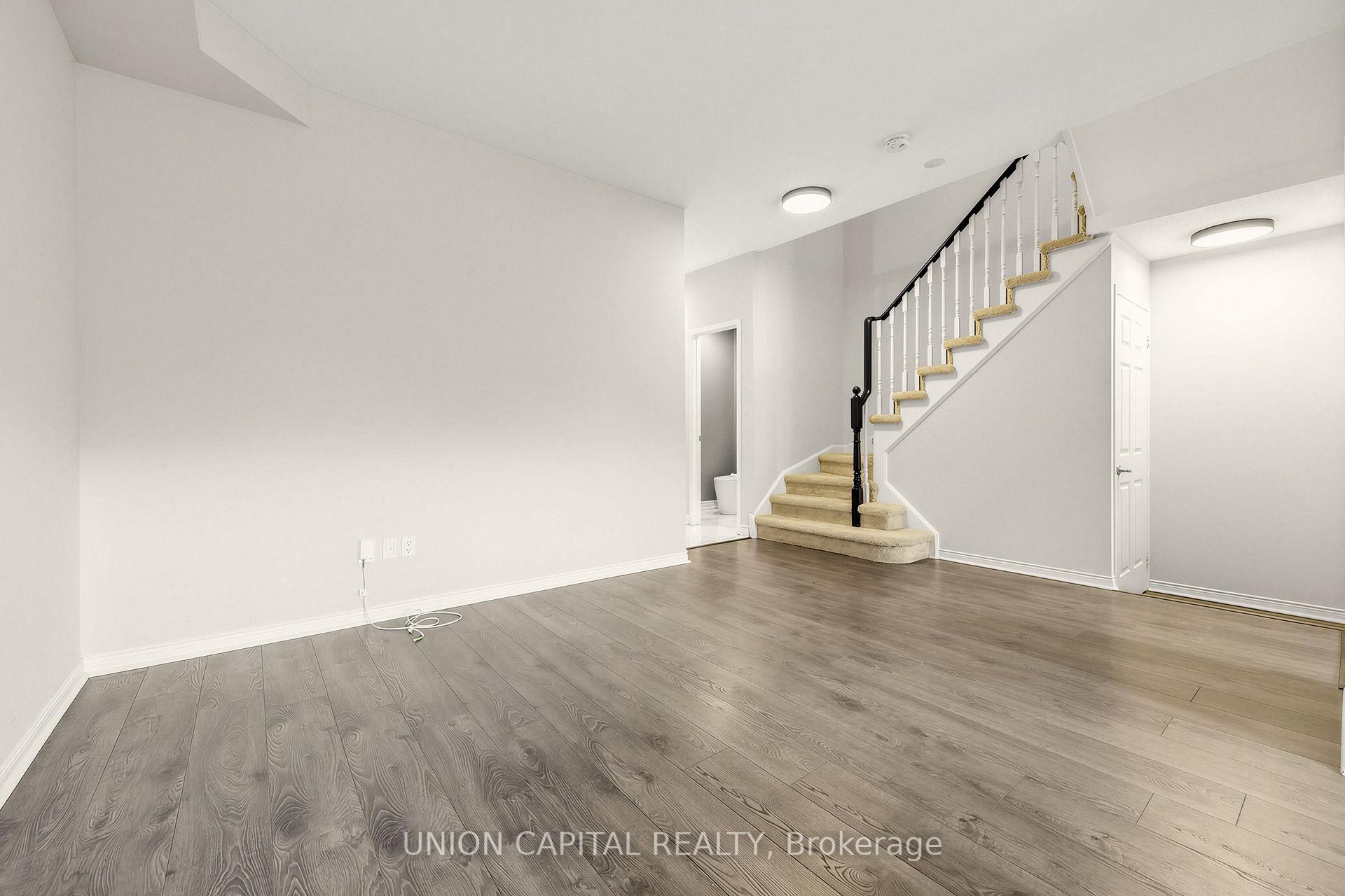 Photo 7 of 54 Maple Meadows Lane, Vaughan, Maple — HOMEH