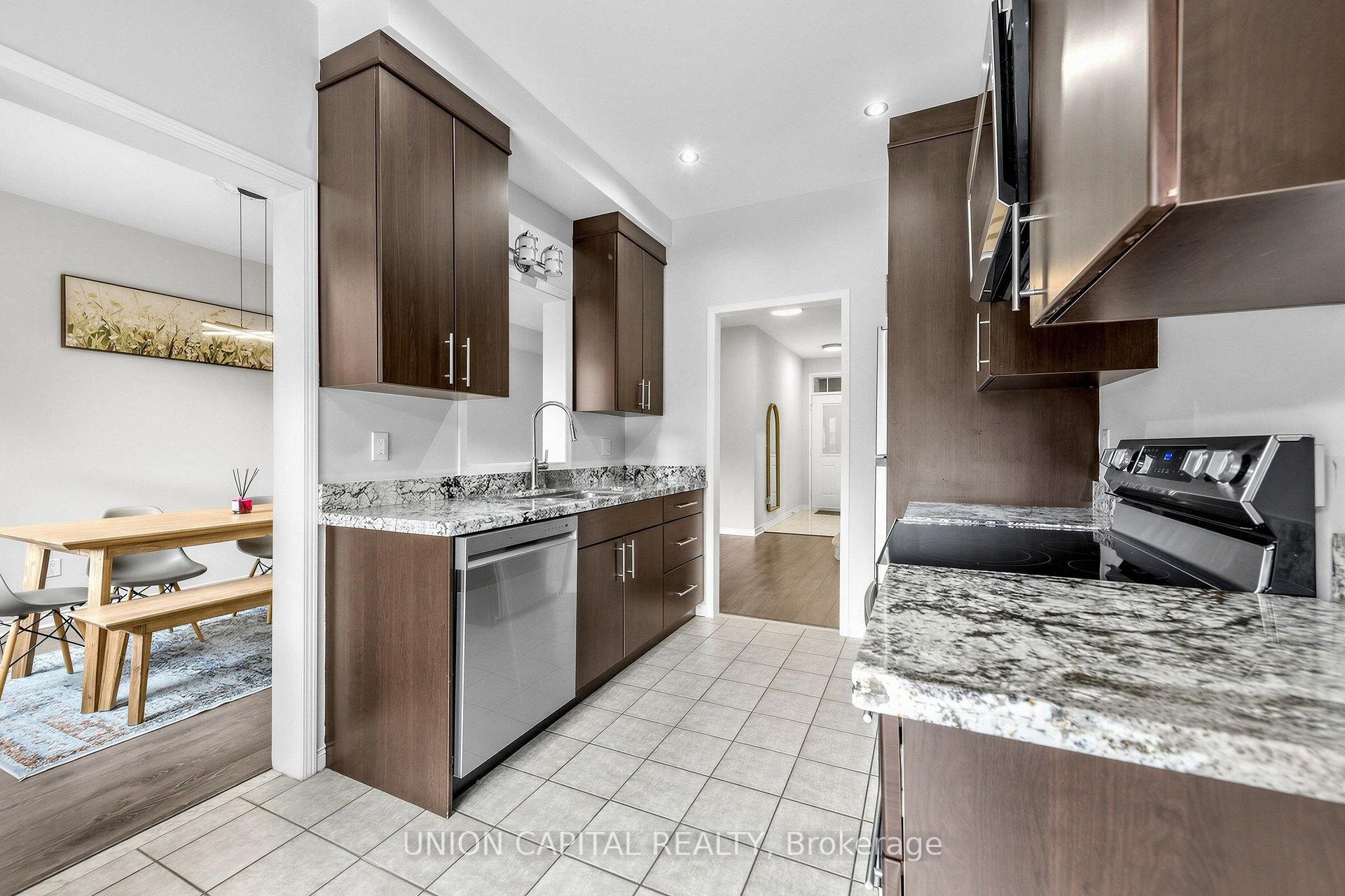 Photo 12 of 54 Maple Meadows Lane, Vaughan, Maple — HOMEH