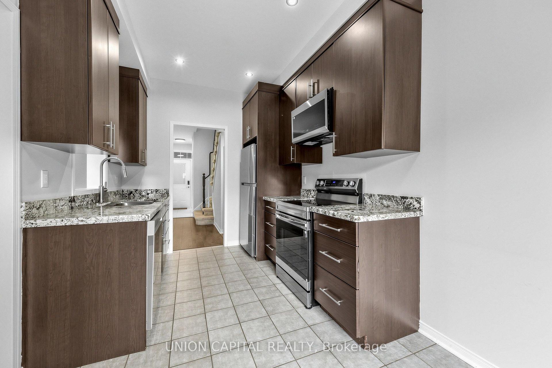 Photo 13 of 54 Maple Meadows Lane, Vaughan, Maple — HOMEH