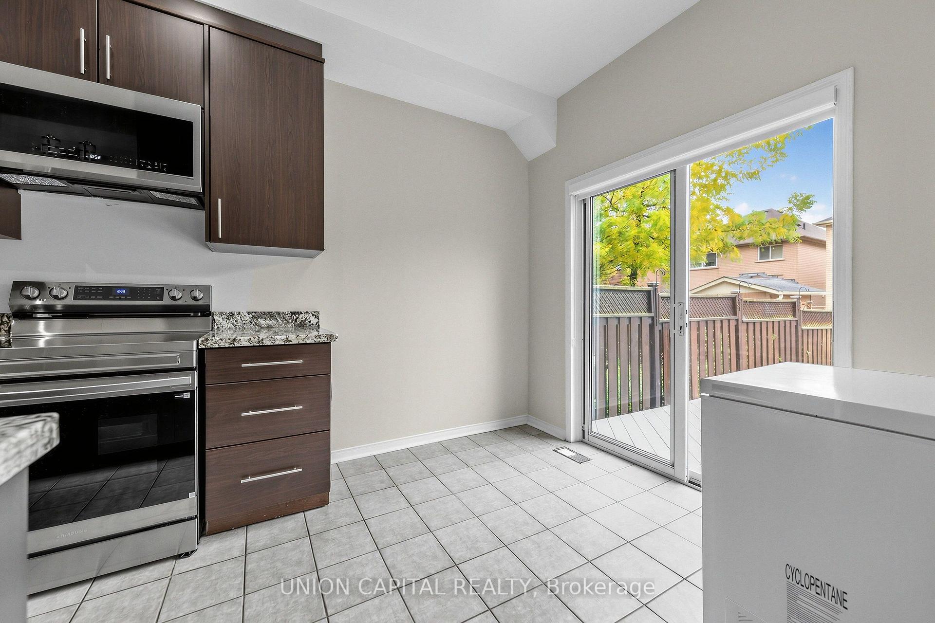 Photo 15 of 54 Maple Meadows Lane, Vaughan, Maple — HOMEH