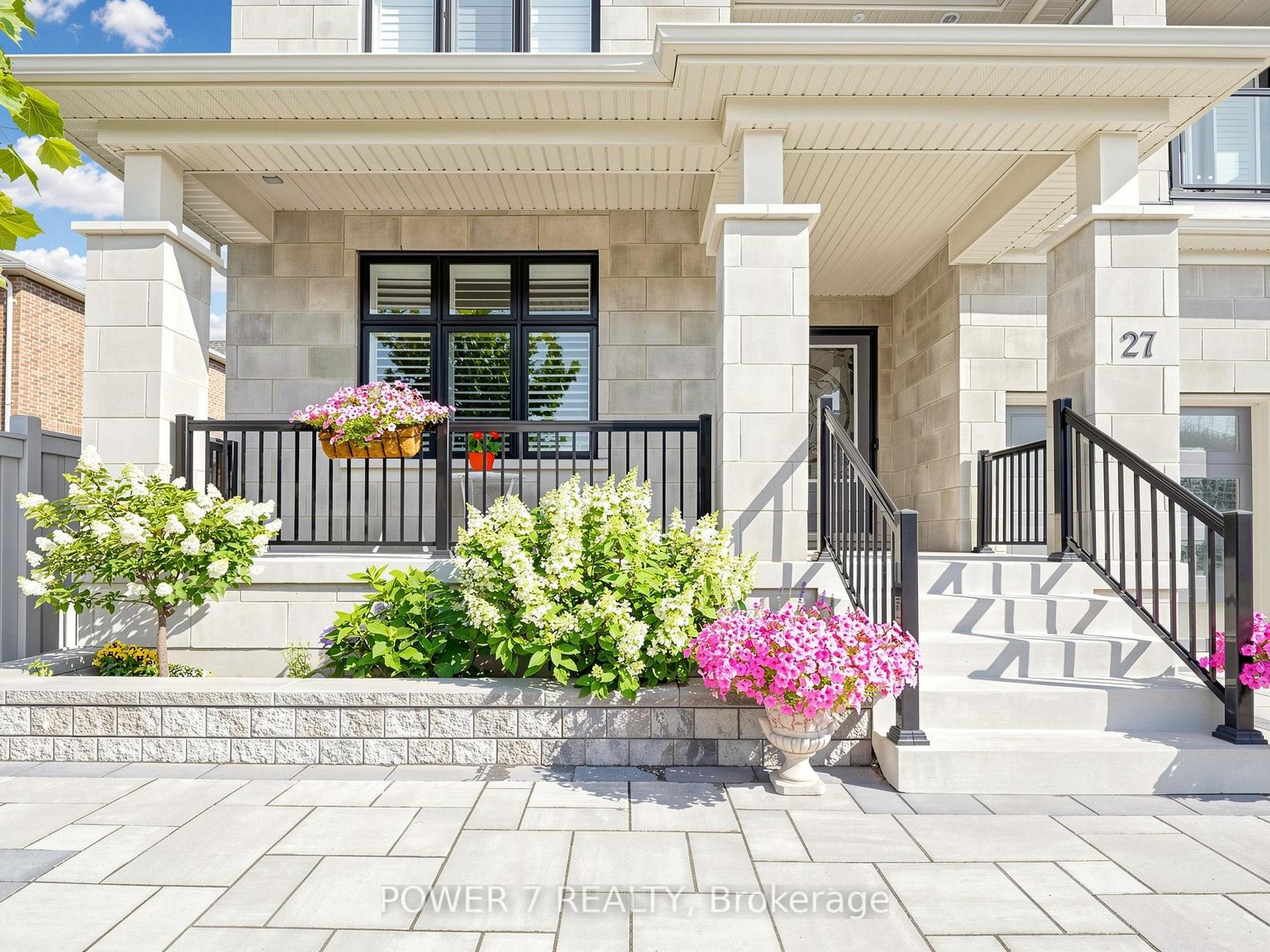 Photo 3 of 27 Joiner Circle, Whitchurch-Stouffville, Ballantrae — HOMEH