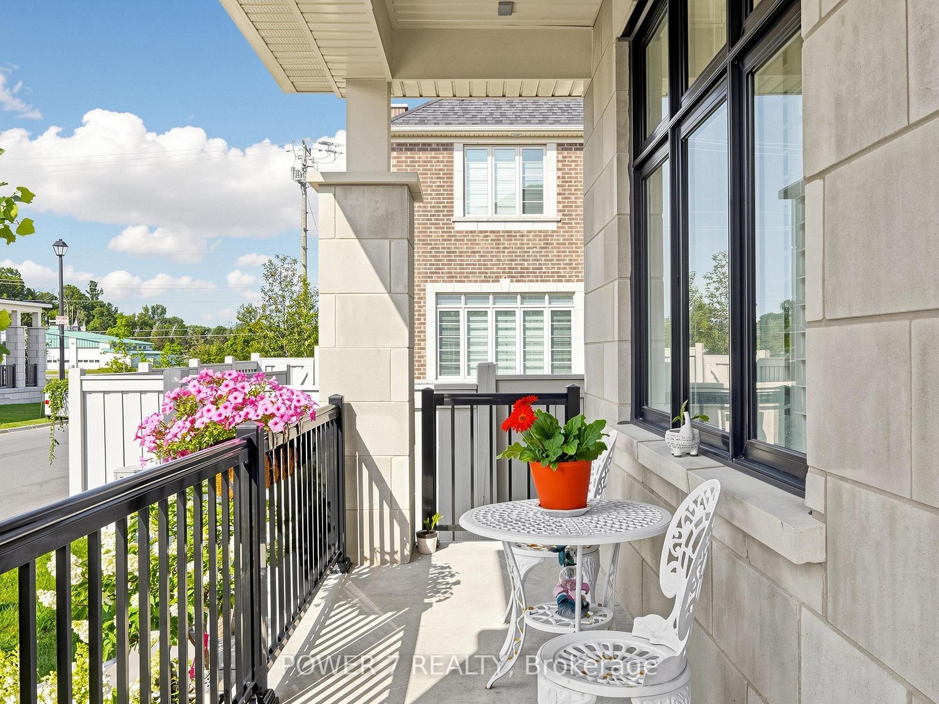 Photo 4 of 27 Joiner Circle, Whitchurch-Stouffville, Ballantrae — HOMEH