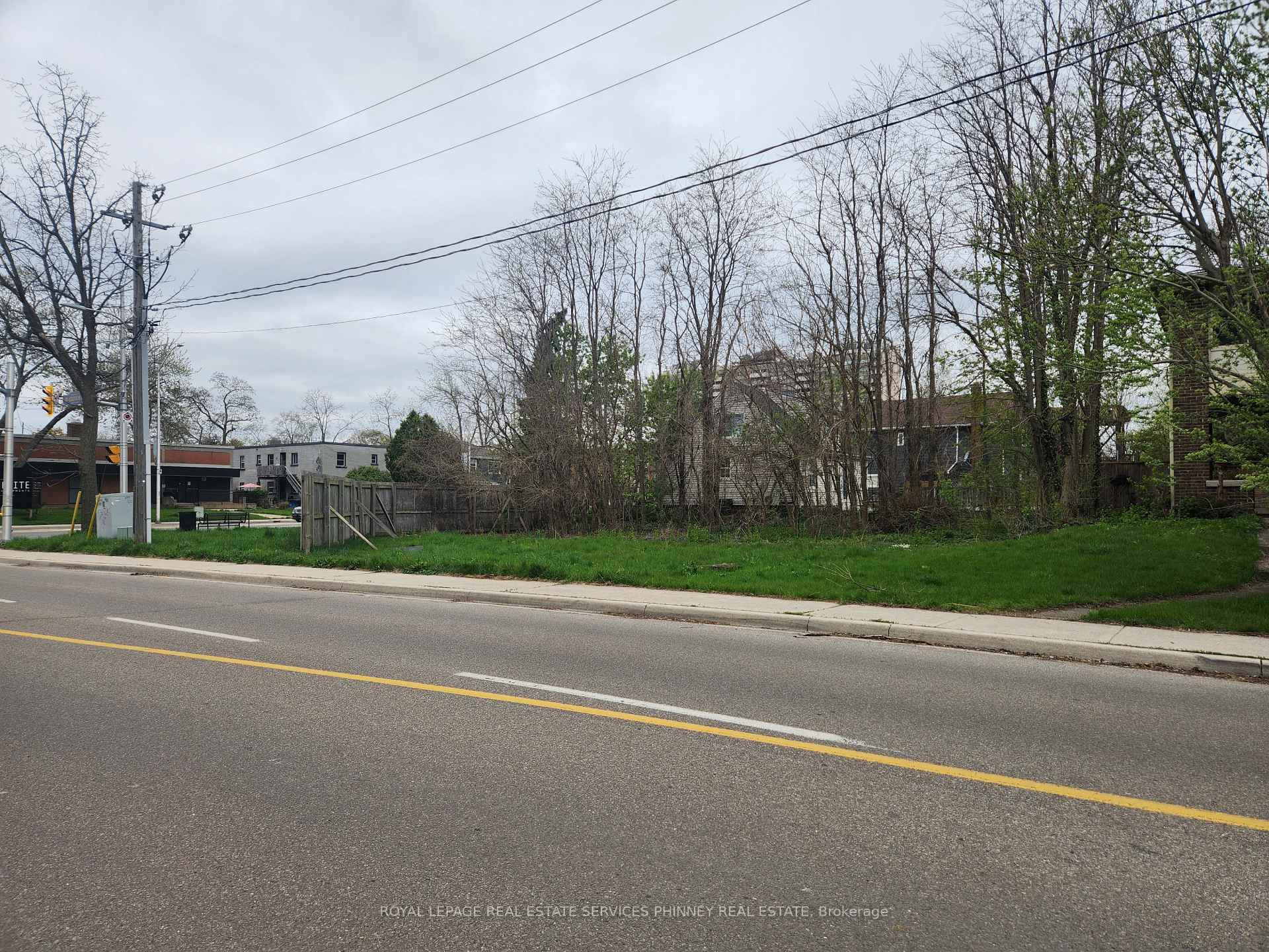 Photo 4 of 685 Brant Street, Burlington, Brant — HOMEH