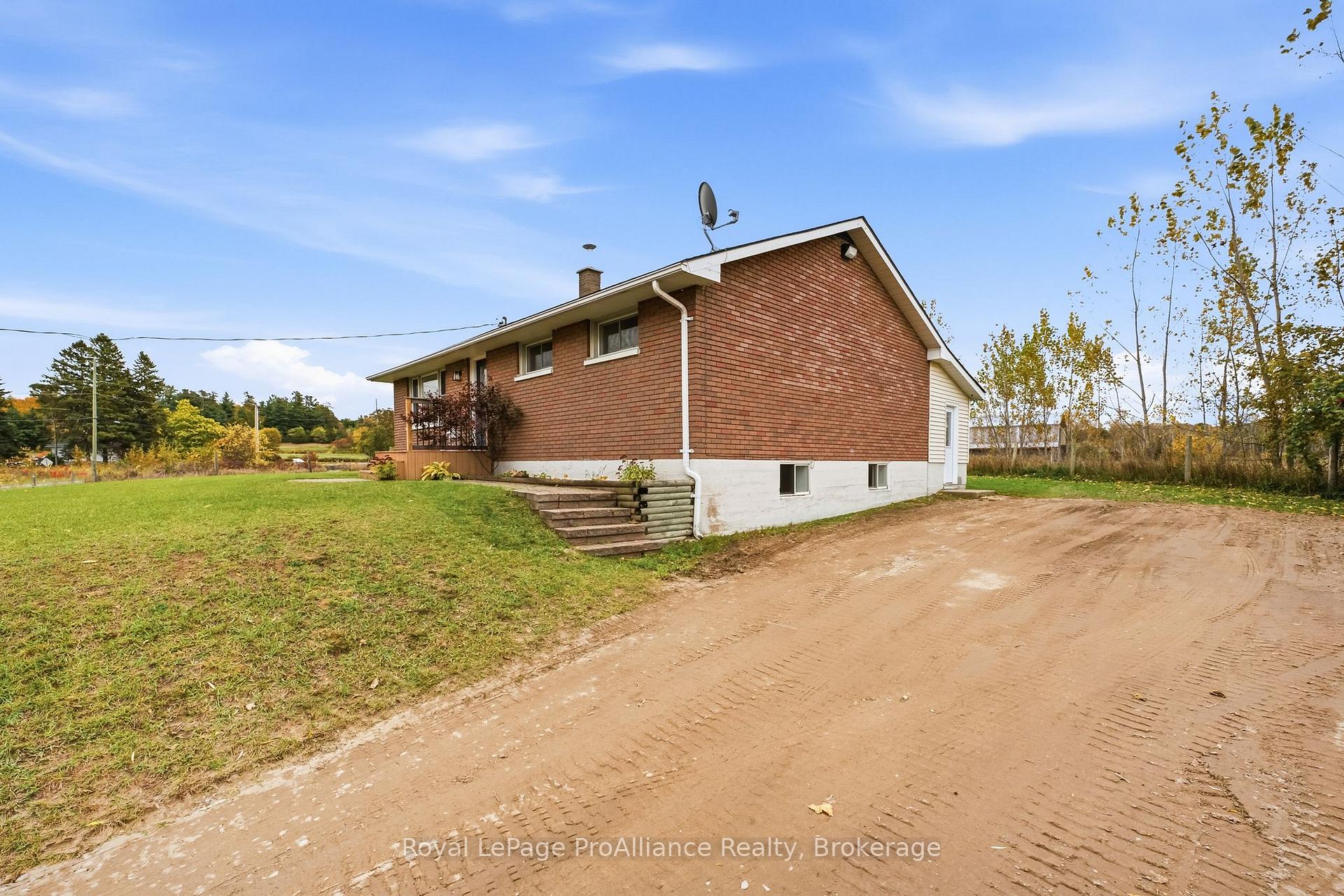 Photo 3 of 685 Will Johnson Road, Quinte West, Murray Ward — HOMEH