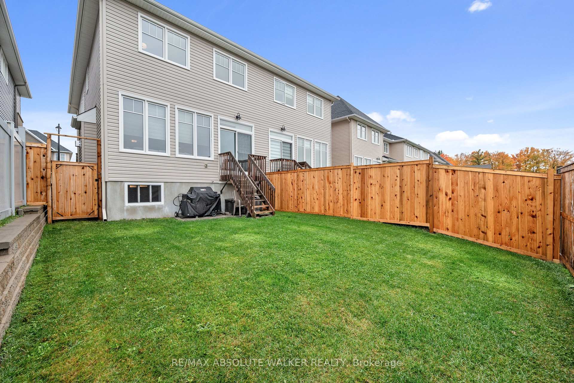 Photo 5 of 328 Kanashtage Terrace, Ottawa, Camelot — HOMEH