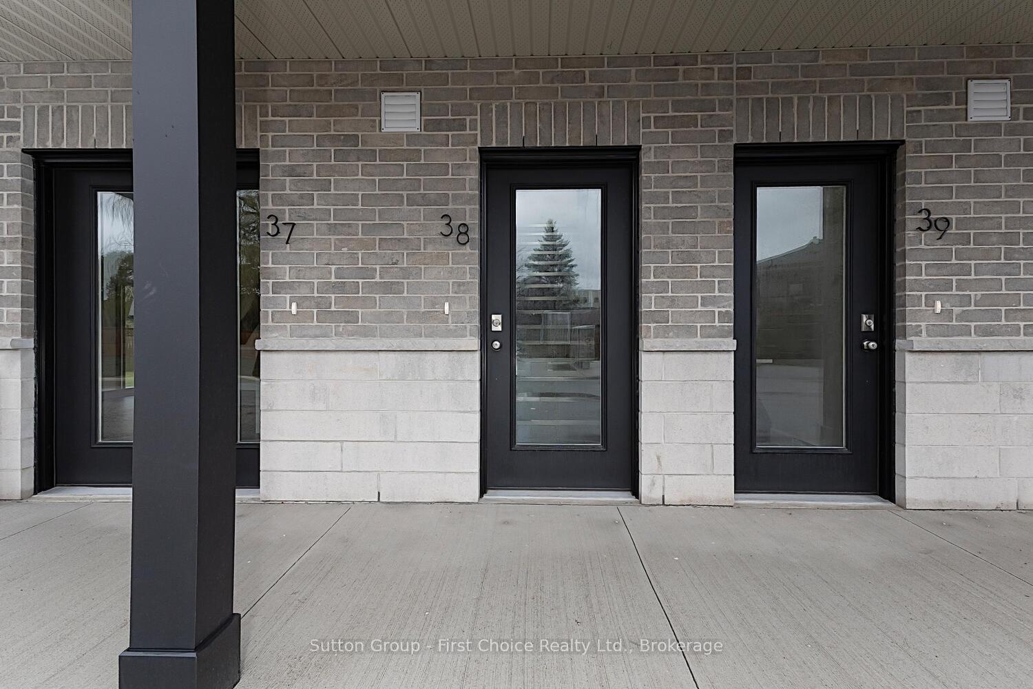 Photo 7 of Unit Unit 2, 3202 Vivian Line, Stratford — HOMEH