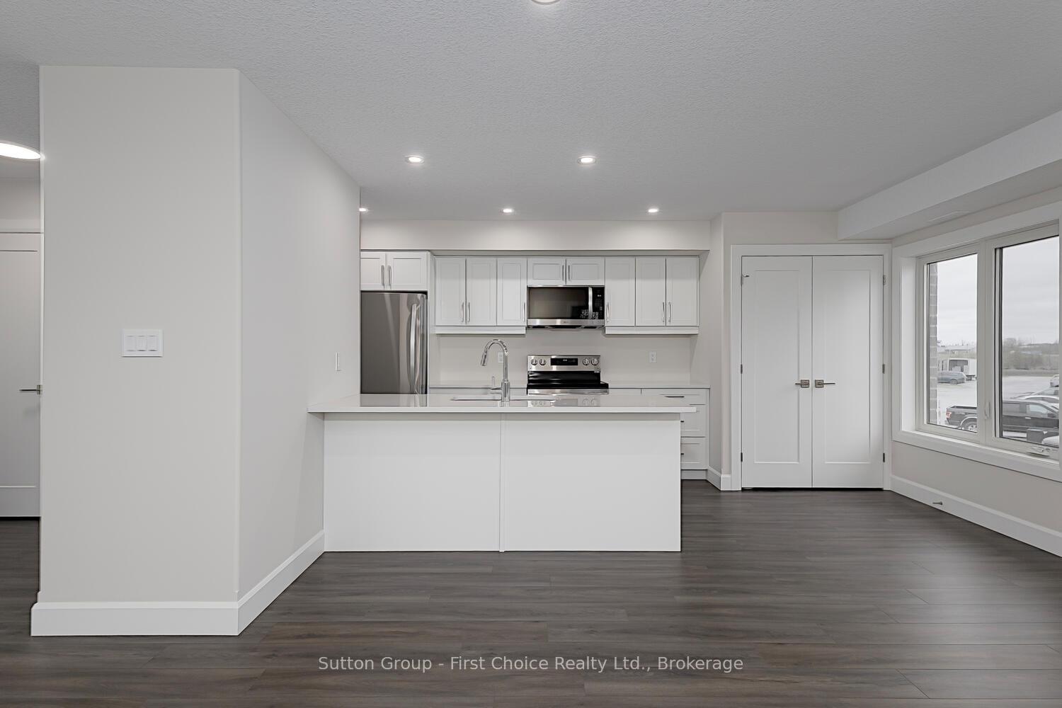 Photo 9 of Unit Unit 2, 3202 Vivian Line, Stratford — HOMEH