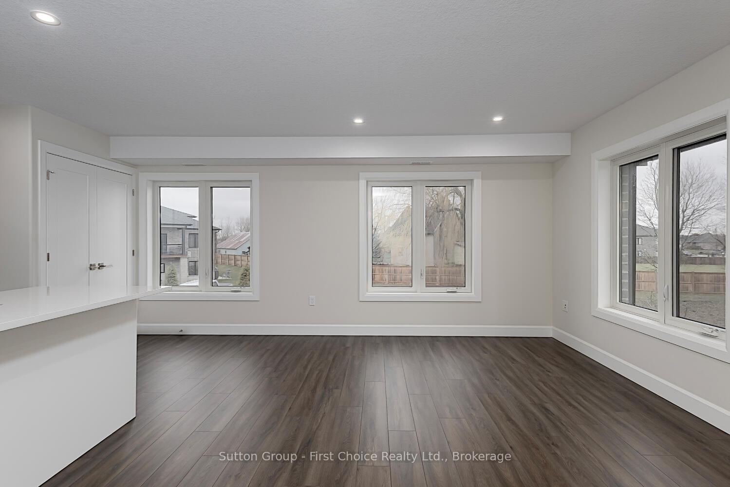 Photo 10 of Unit Unit 2, 3202 Vivian Line, Stratford — HOMEH