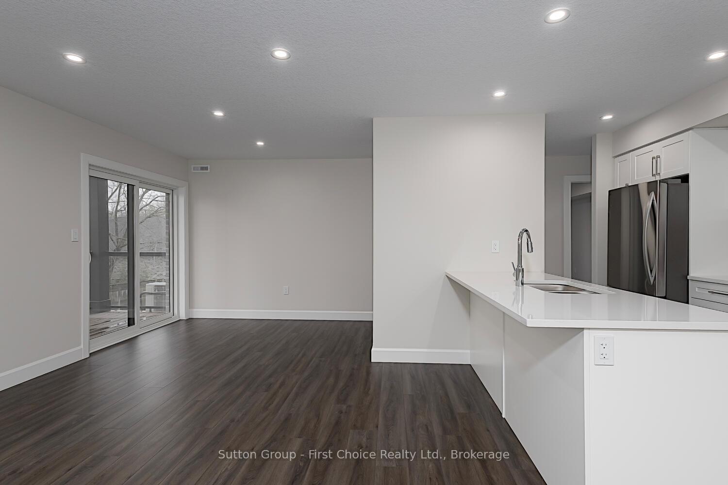 Photo 11 of Unit Unit 2, 3202 Vivian Line, Stratford — HOMEH
