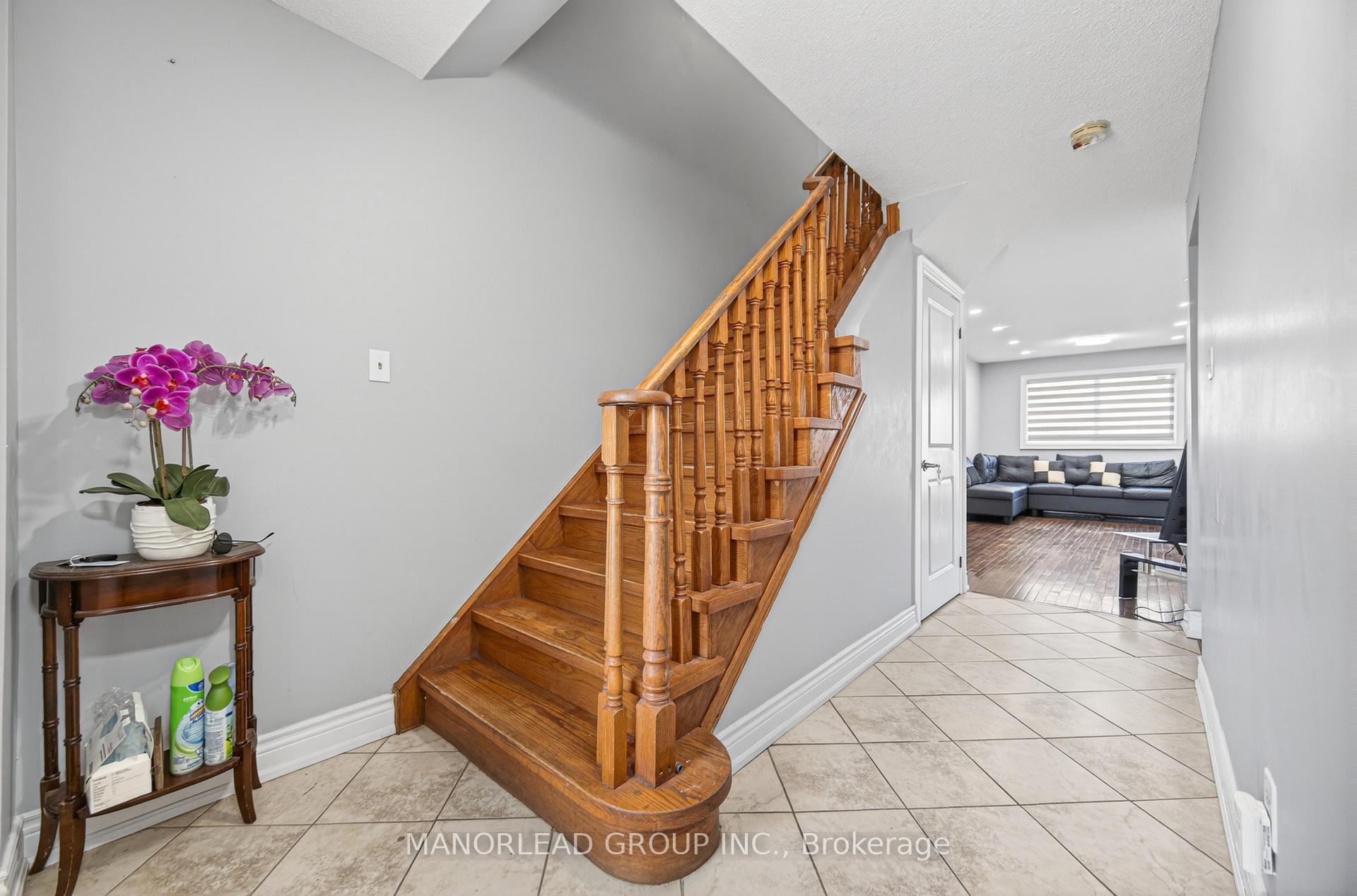 Photo 3 of 45 Brimstone Crescent, Scarborough, Agincourt North — HOMEH