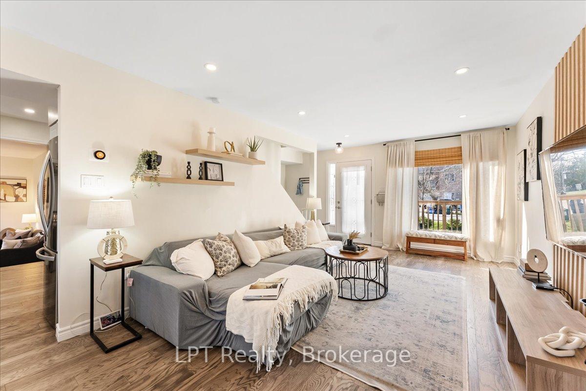 Photo 8 of 154 Beach Road, Georgina, Keswick North — HOMEH
