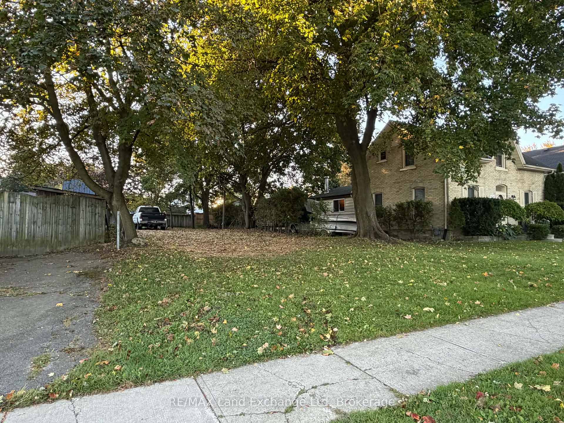Photo 3 of 321 Nelson Street, Stratford — HOMEH