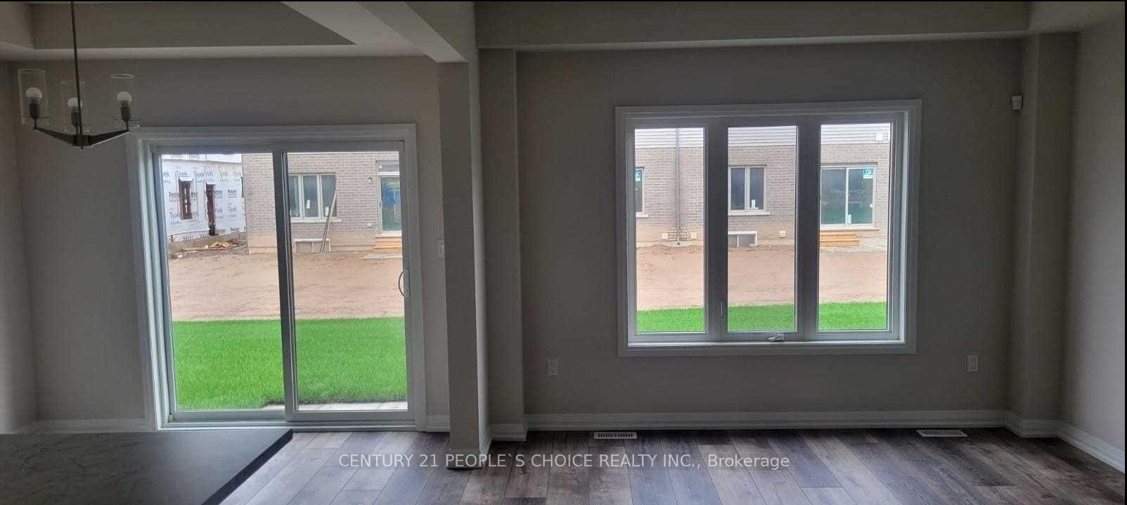 Photo 5 of 7413 Matteo Drive, Niagara Falls, Brown — HOMEH