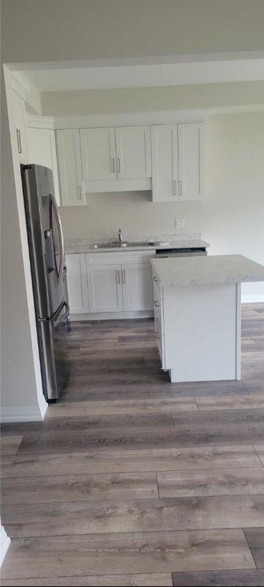 Photo 6 of 7413 Matteo Drive, Niagara Falls, Brown — HOMEH