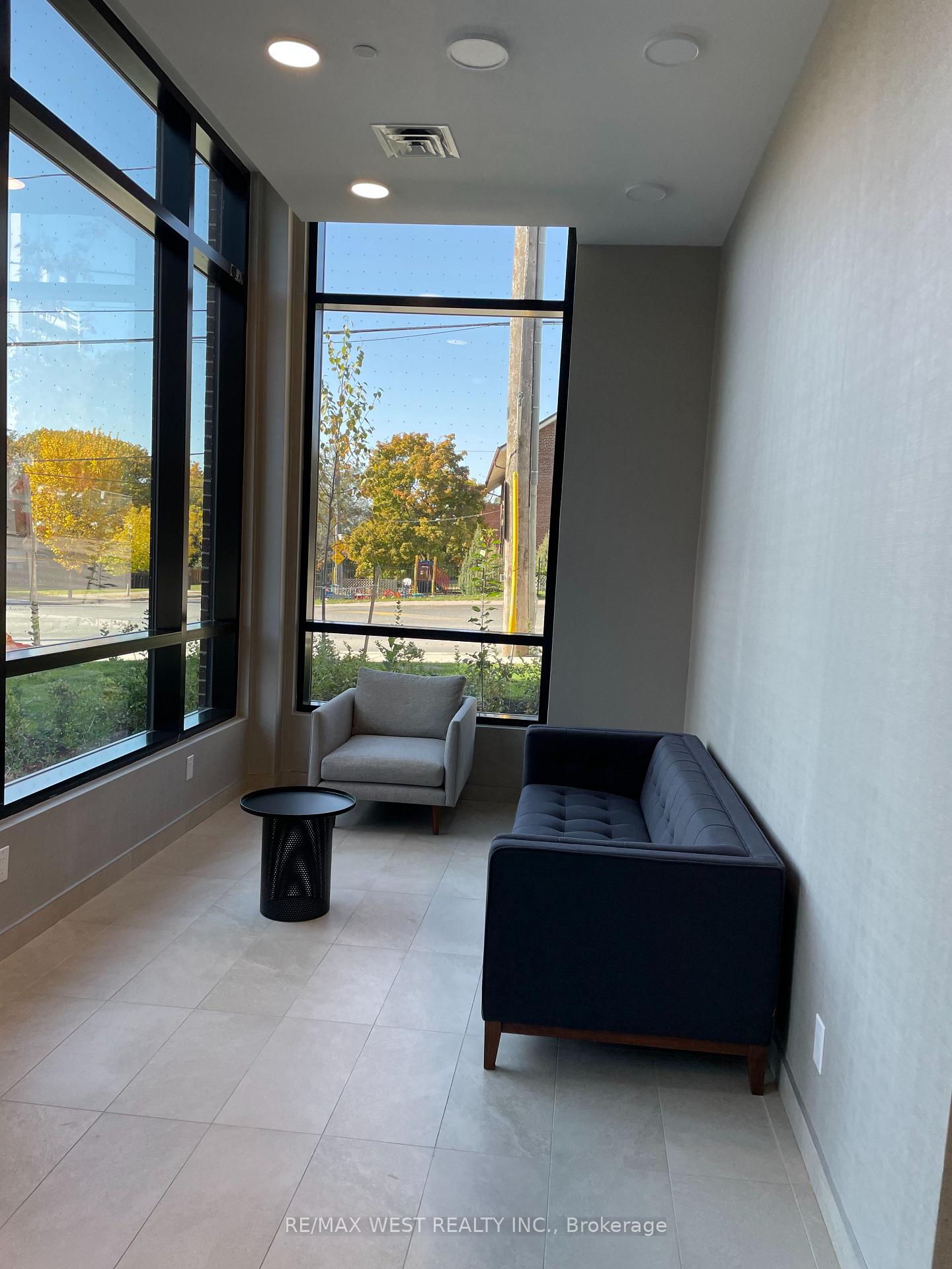 Photo 3 of Unit 405, 160 Canon Jackson Drive, North York, Beechborough-Greenbrook — HOMEH