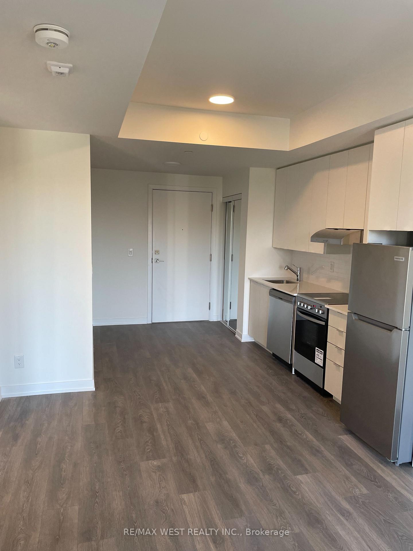Photo 5 of Unit 405, 160 Canon Jackson Drive, North York, Beechborough-Greenbrook — HOMEH