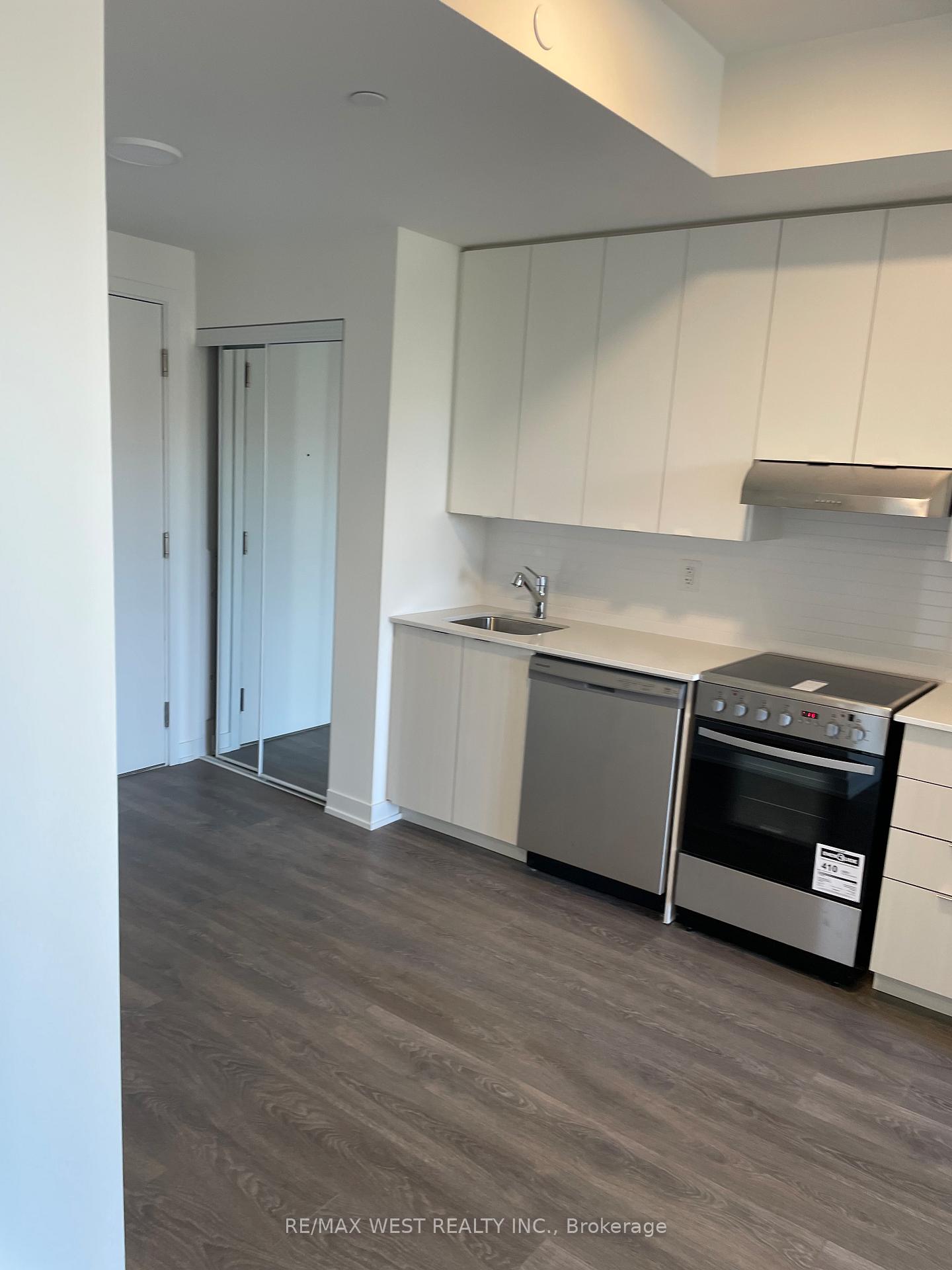 Photo 7 of Unit 405, 160 Canon Jackson Drive, North York, Beechborough-Greenbrook — HOMEH