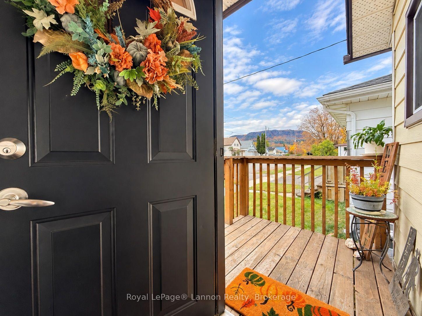 Photo 4 of 1707 Crawford Avenue, Thunder Bay, Westfort — HOMEH