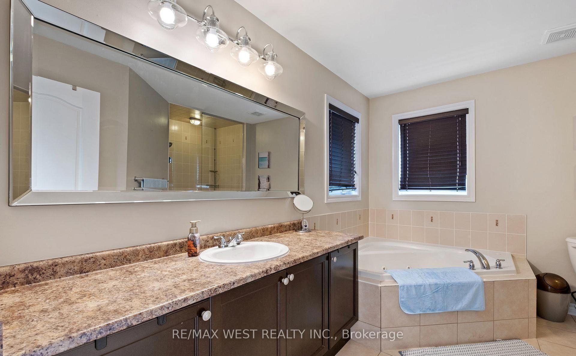 Photo 22 of 31 Buxton Lane, Clarington, Bowmanville — HOMEH
