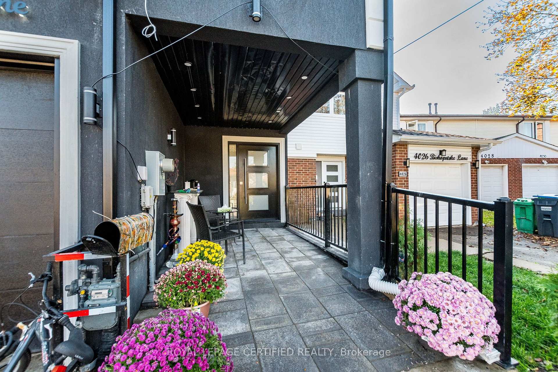 Photo 3 of 4024 Bishopstoke Lane, Mississauga, Rathwood — HOMEH