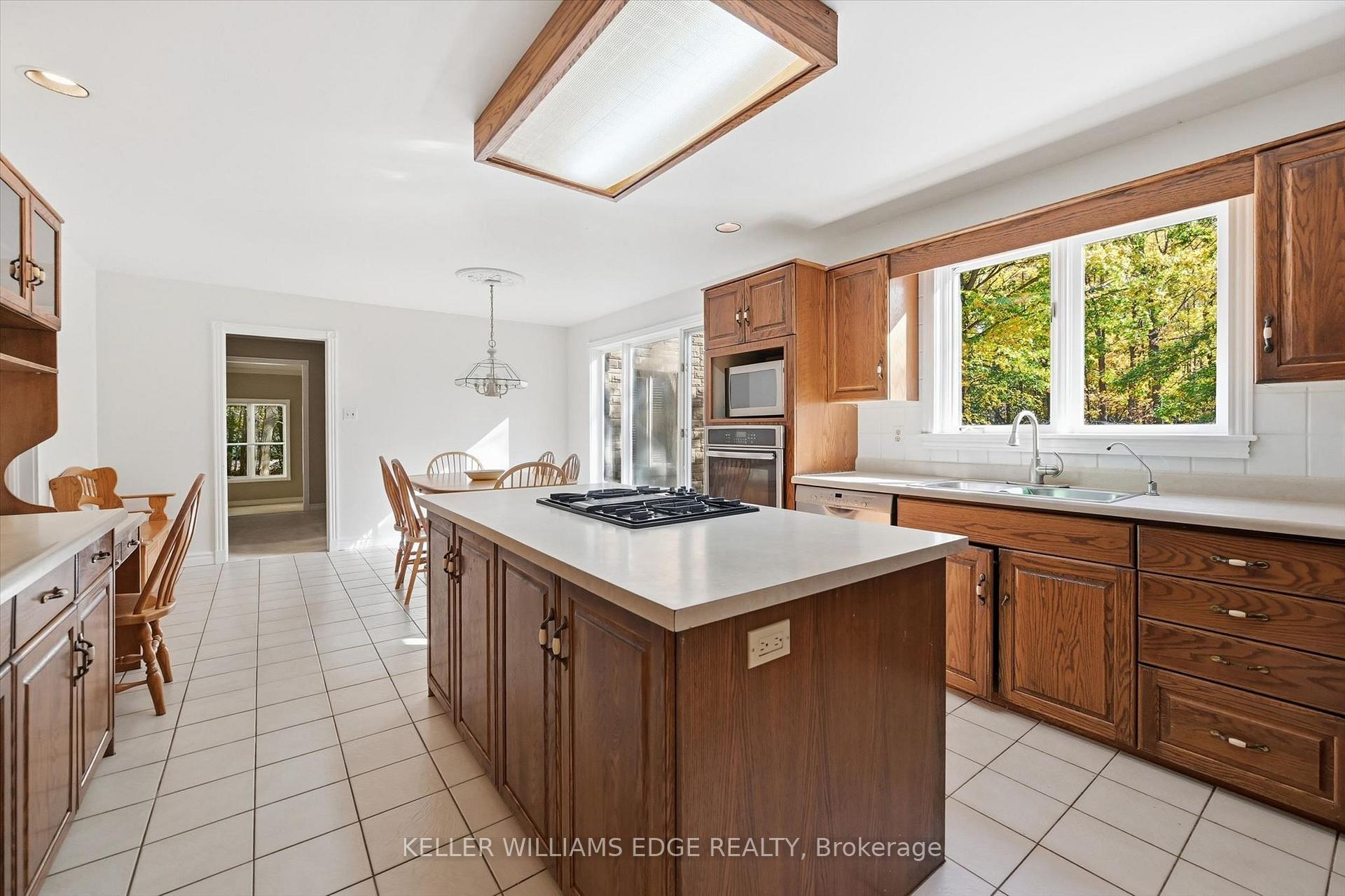 Photo 15 of 872 6th Conc Road W, Hamilton, Rural Flamborough — HOMEH