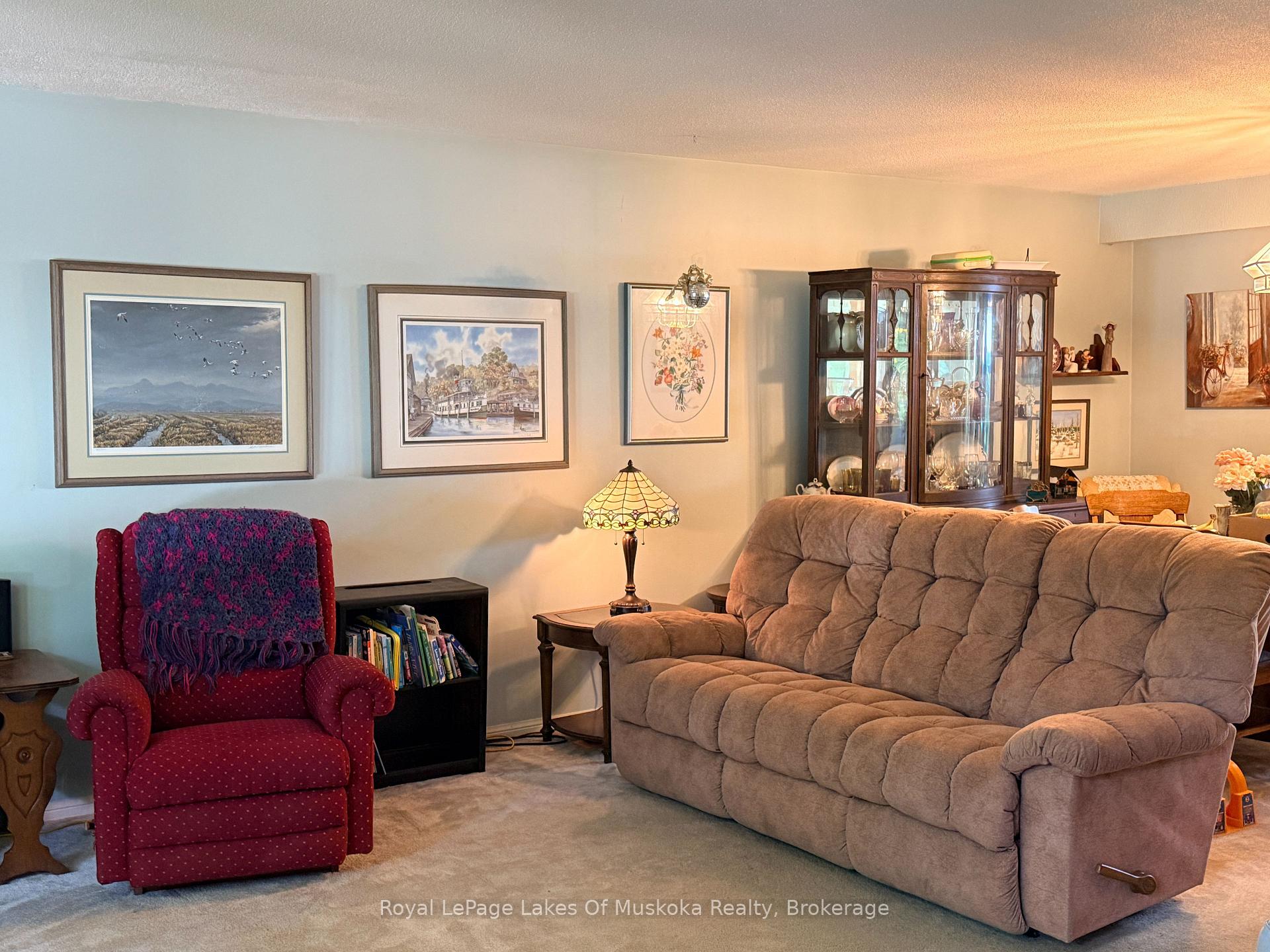Photo 3 of 22 Westvale Drive, Bracebridge, Monck (Bracebridge) — HOMEH