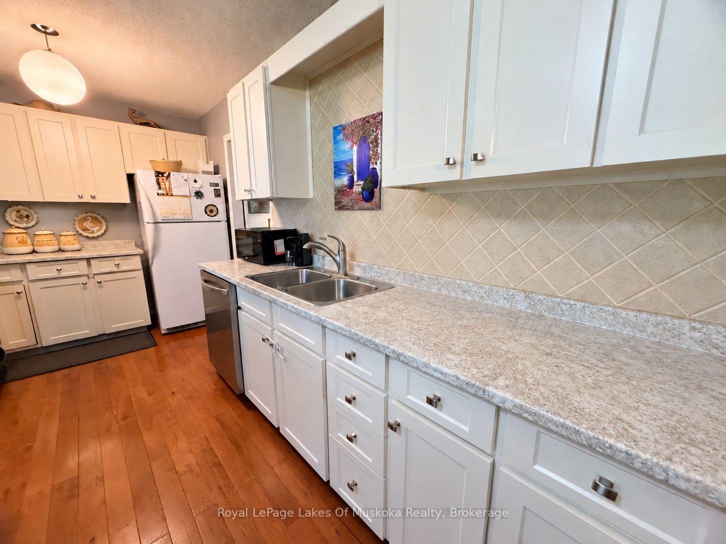 Photo 6 of 22 Westvale Drive, Bracebridge, Monck (Bracebridge) — HOMEH