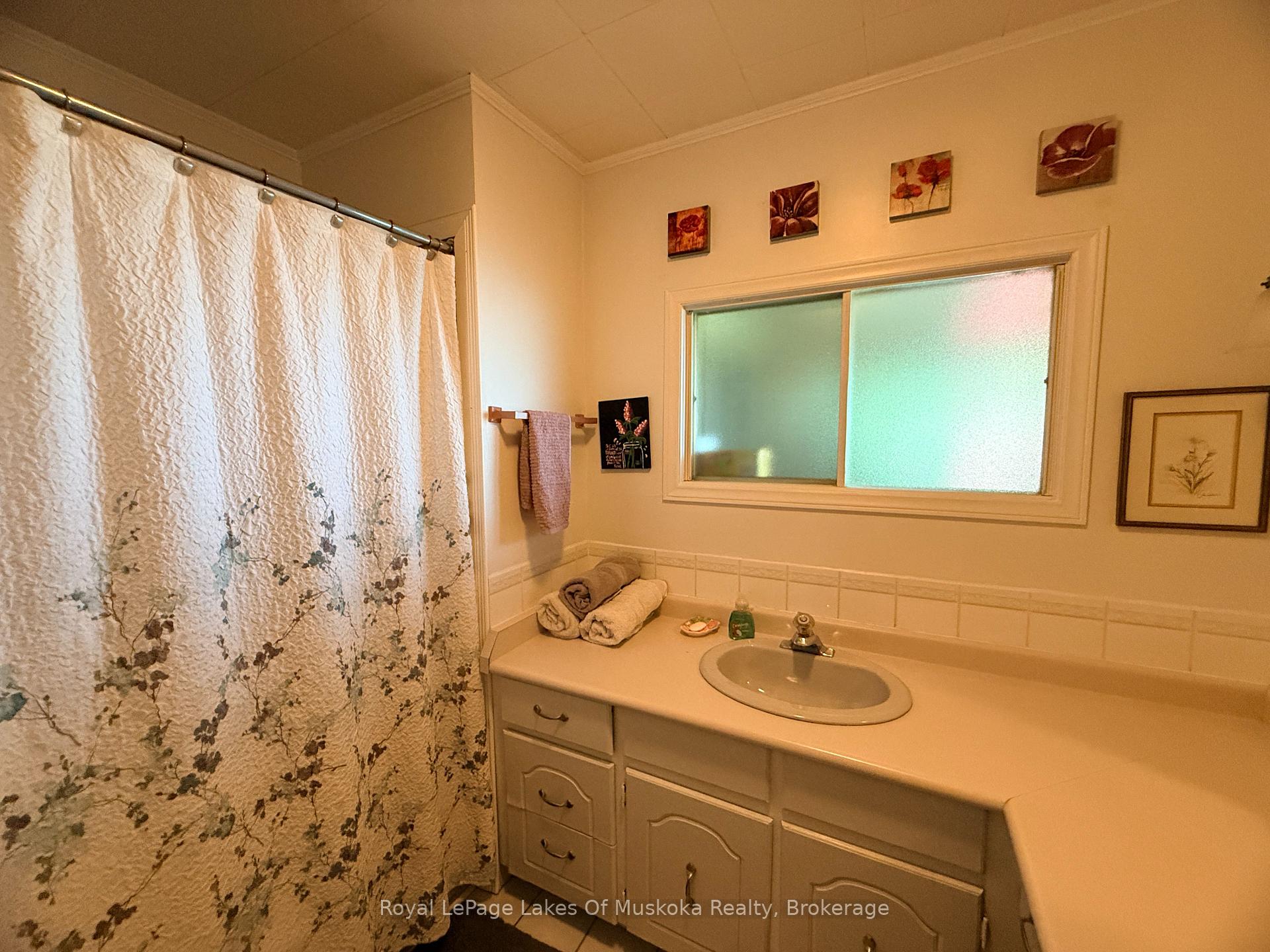 Photo 7 of 22 Westvale Drive, Bracebridge, Monck (Bracebridge) — HOMEH