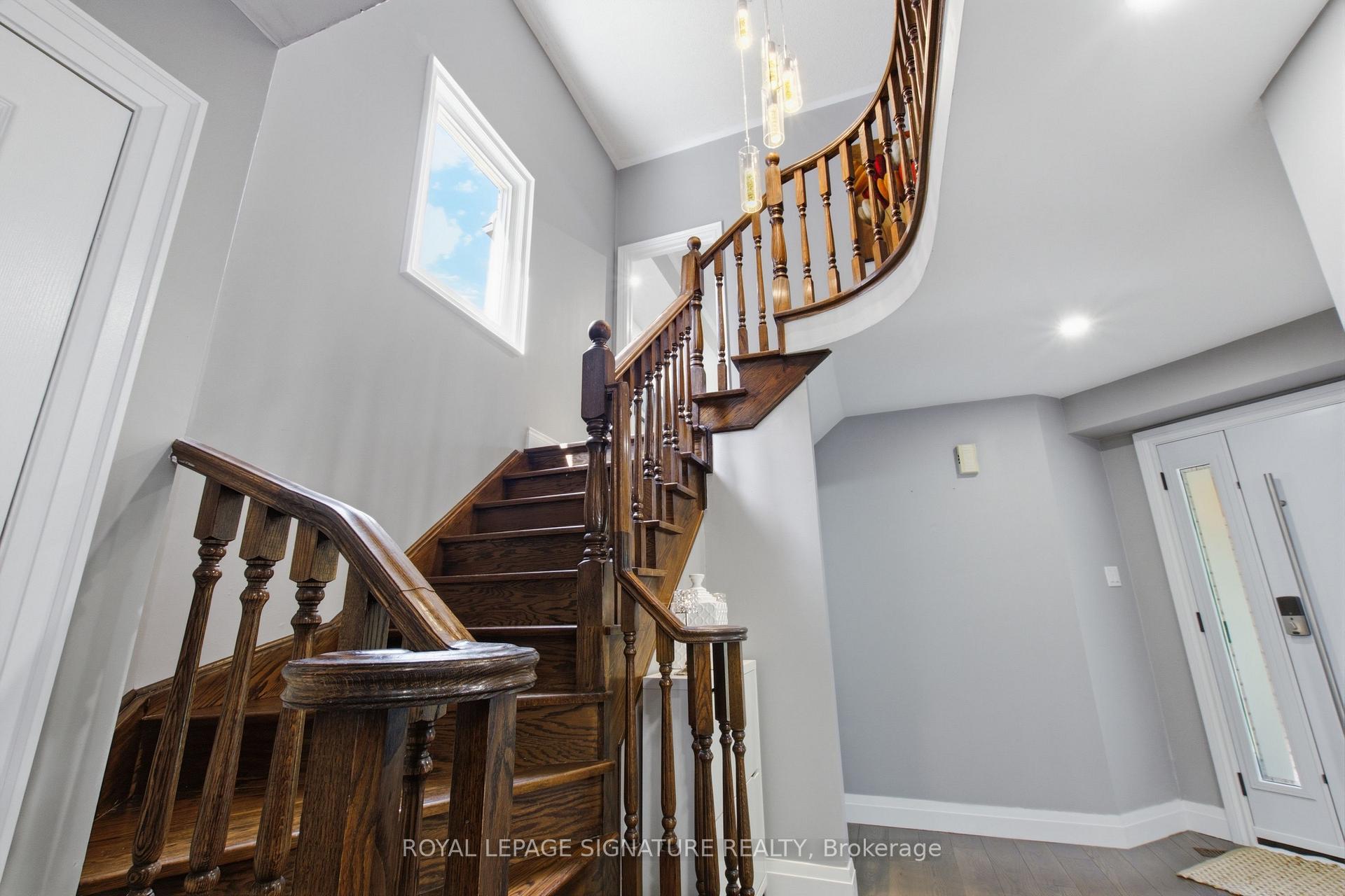 Photo 17 of 2516 Willowburne Drive, Mississauga, Central Erin Mills — HOMEH