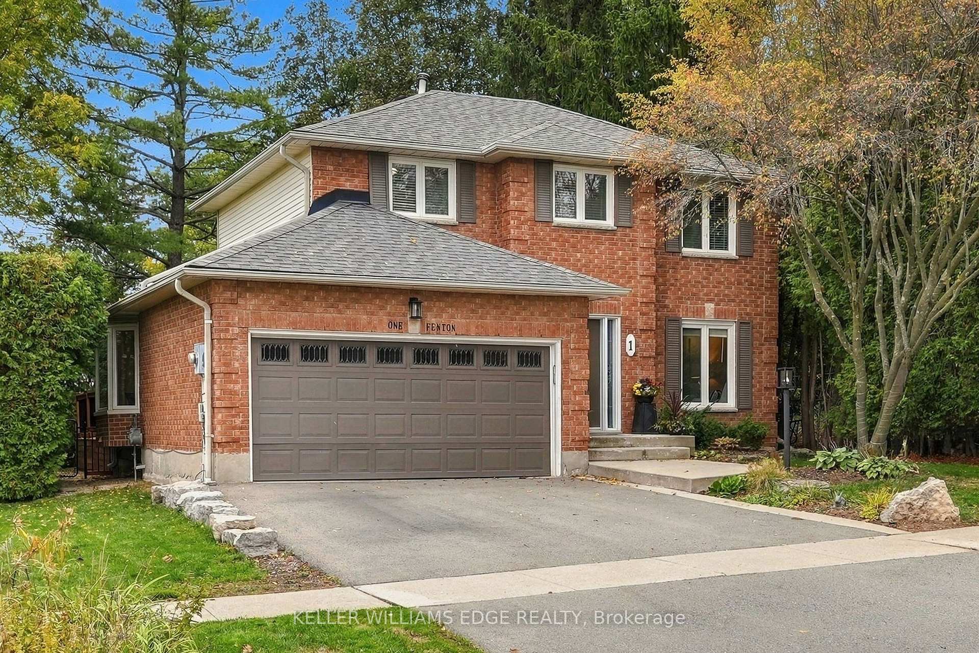 Photo 2 of 1 Fenton Drive, Hamilton, Waterdown — HOMEH