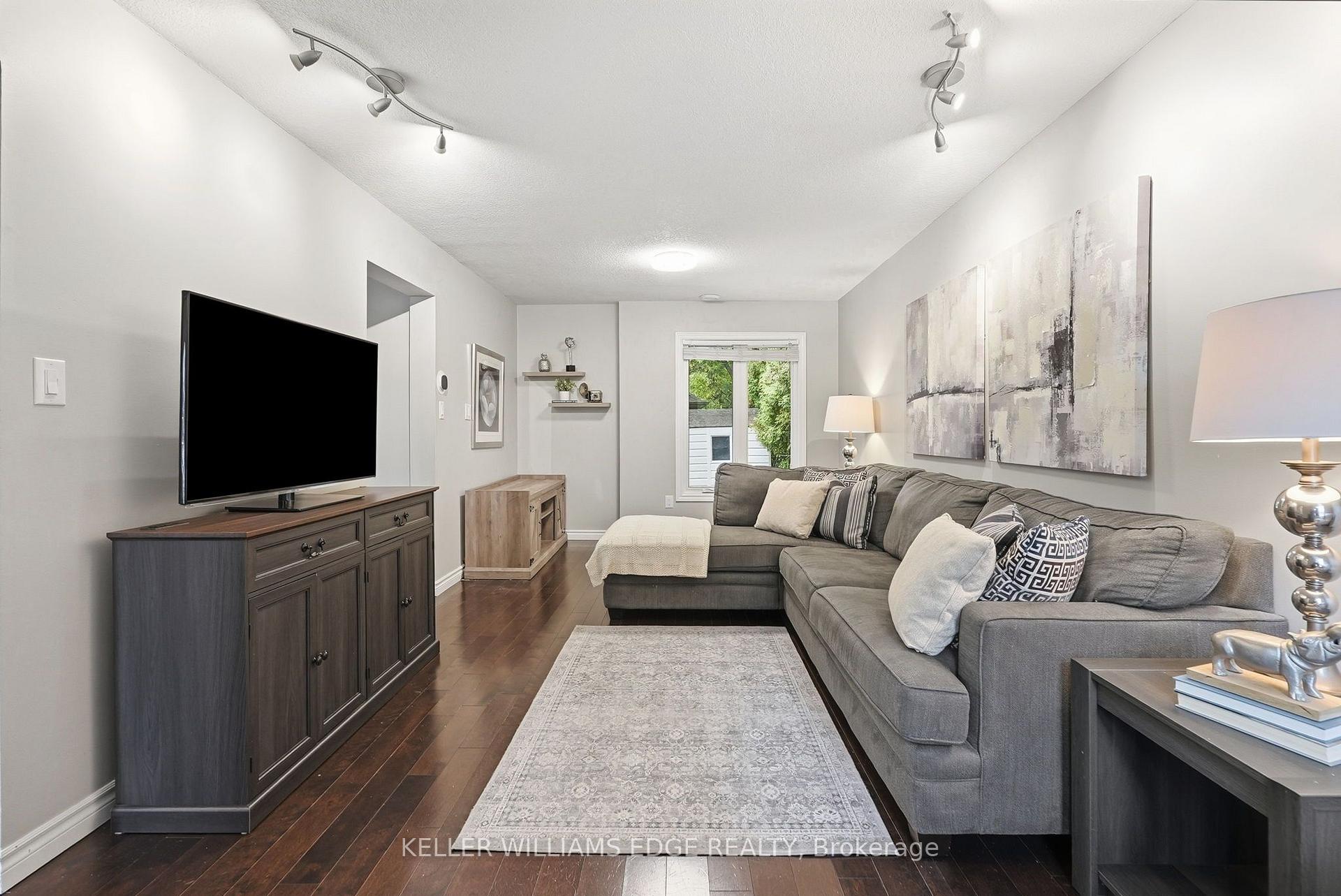 Photo 6 of 1 Fenton Drive, Hamilton, Waterdown — HOMEH