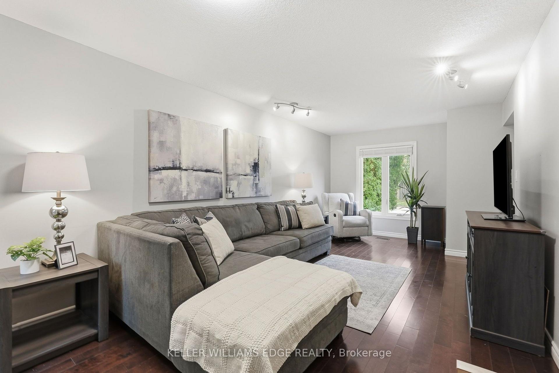 Photo 7 of 1 Fenton Drive, Hamilton, Waterdown — HOMEH